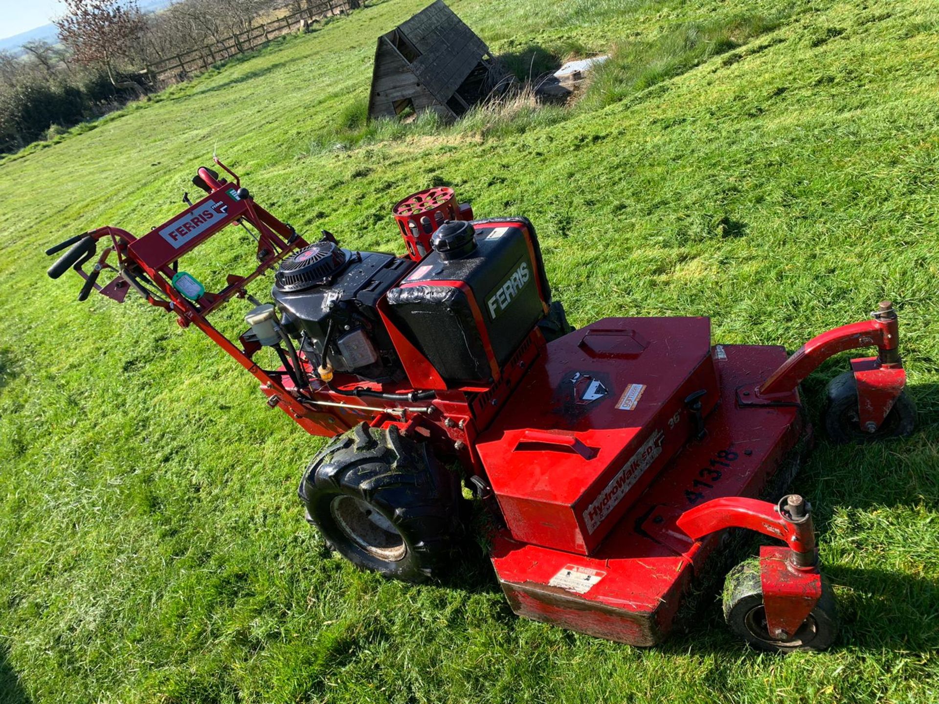 FERRIS HYDROWALK SD COMMERCIAL 36" CUT WALK BEHIND MOWER, YEAR 2005, RUNS, WORKS AND CUTS *PLUS VAT* - Image 2 of 11