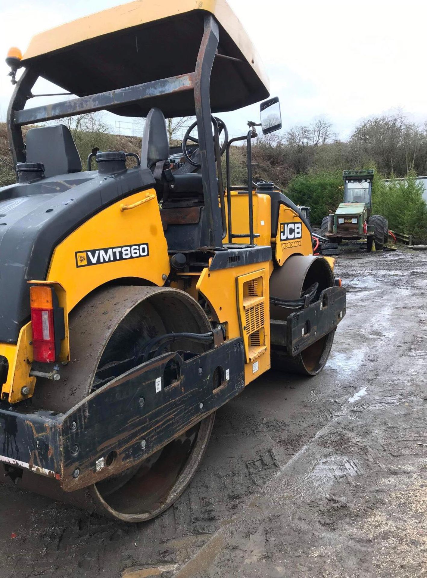 JCB VMT860 9 TON RIDE ON TWIN DRUM ROLLER, YEAR 2011, RUNS, WORKS AND VIBRATES *PLUS VAT* - Image 5 of 6