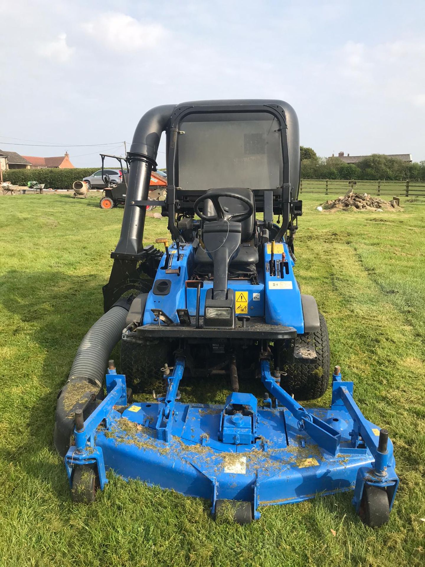 2008 NEW HOLLAND MC25 RIDE ON LAWN MOWER, HIGH LIFT GRASS COLLECTOR, RUNS, DRIVES, CUTS *PLUS VAT* - Image 2 of 5