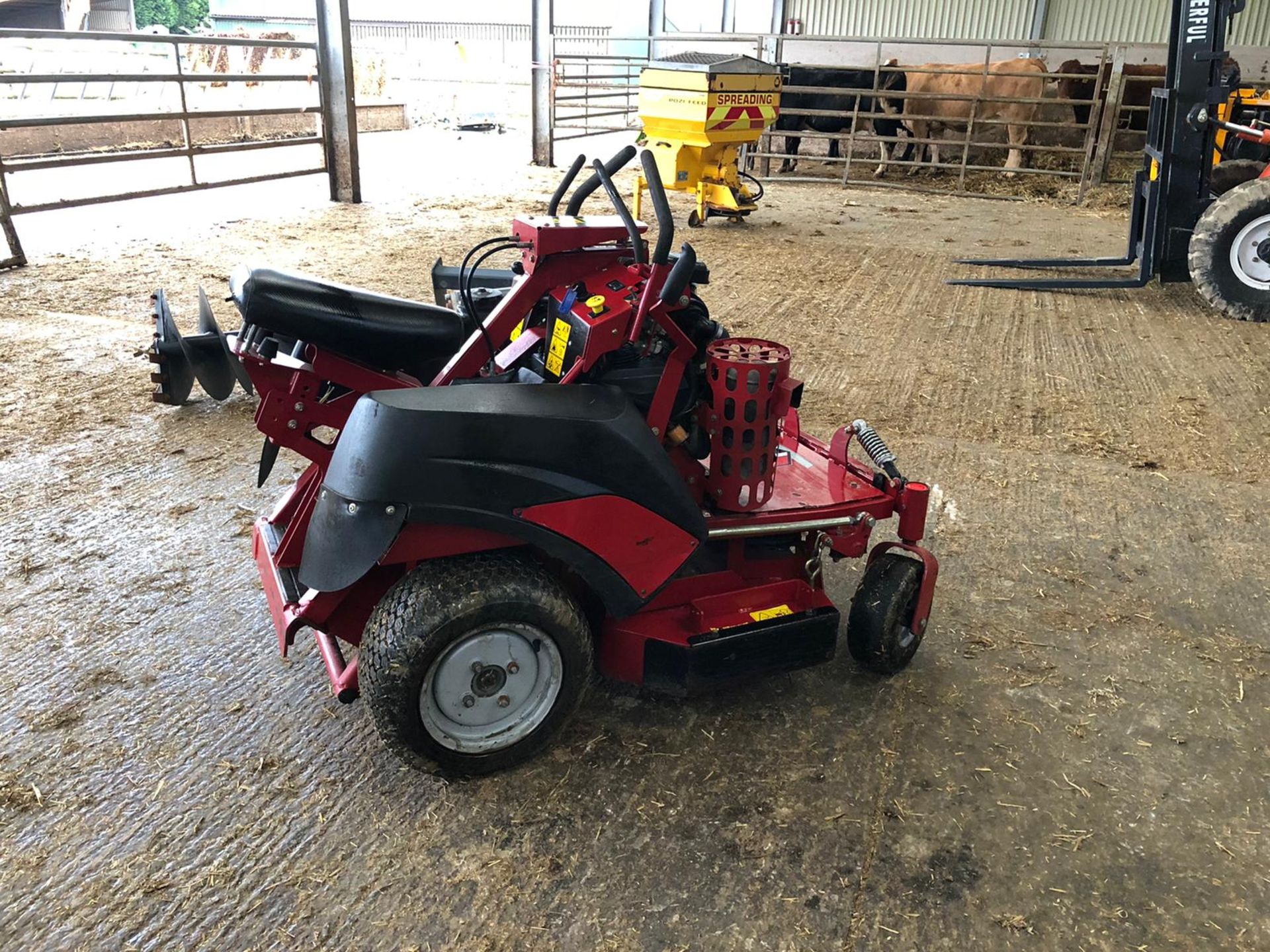 FERRIS EVOLUTION 36 SIT/STAND ON ZERO TURN MOWER, IN VERY GOOD CONDITION *PLUS VAT* - Image 4 of 9