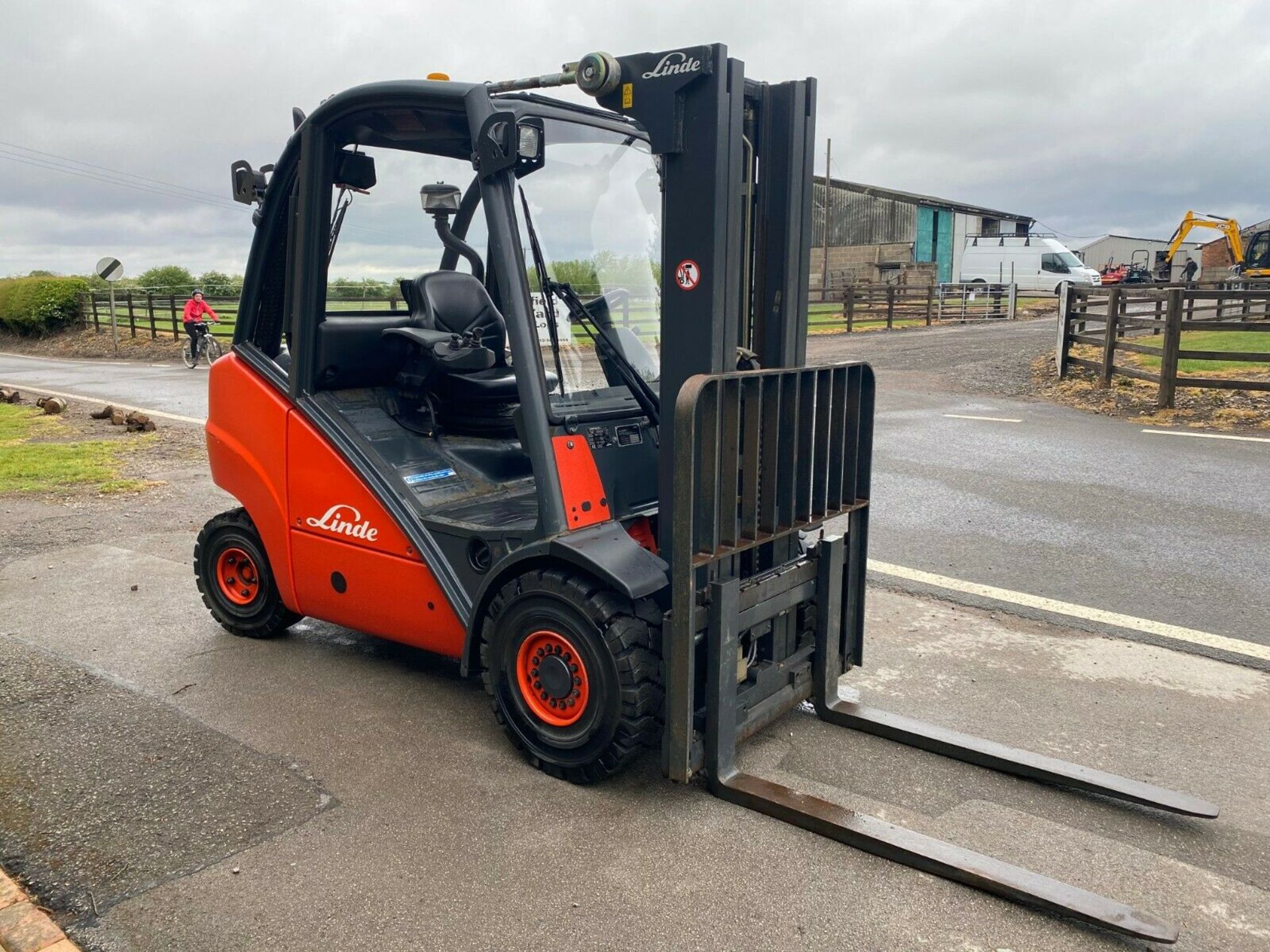 LINDE 3 TON FORK LIFT, TRIPLE, FREE LIFT, MODEL: H30D, ONLY 285 HOURS FROM NEW GENUINE *PLUS VAT*