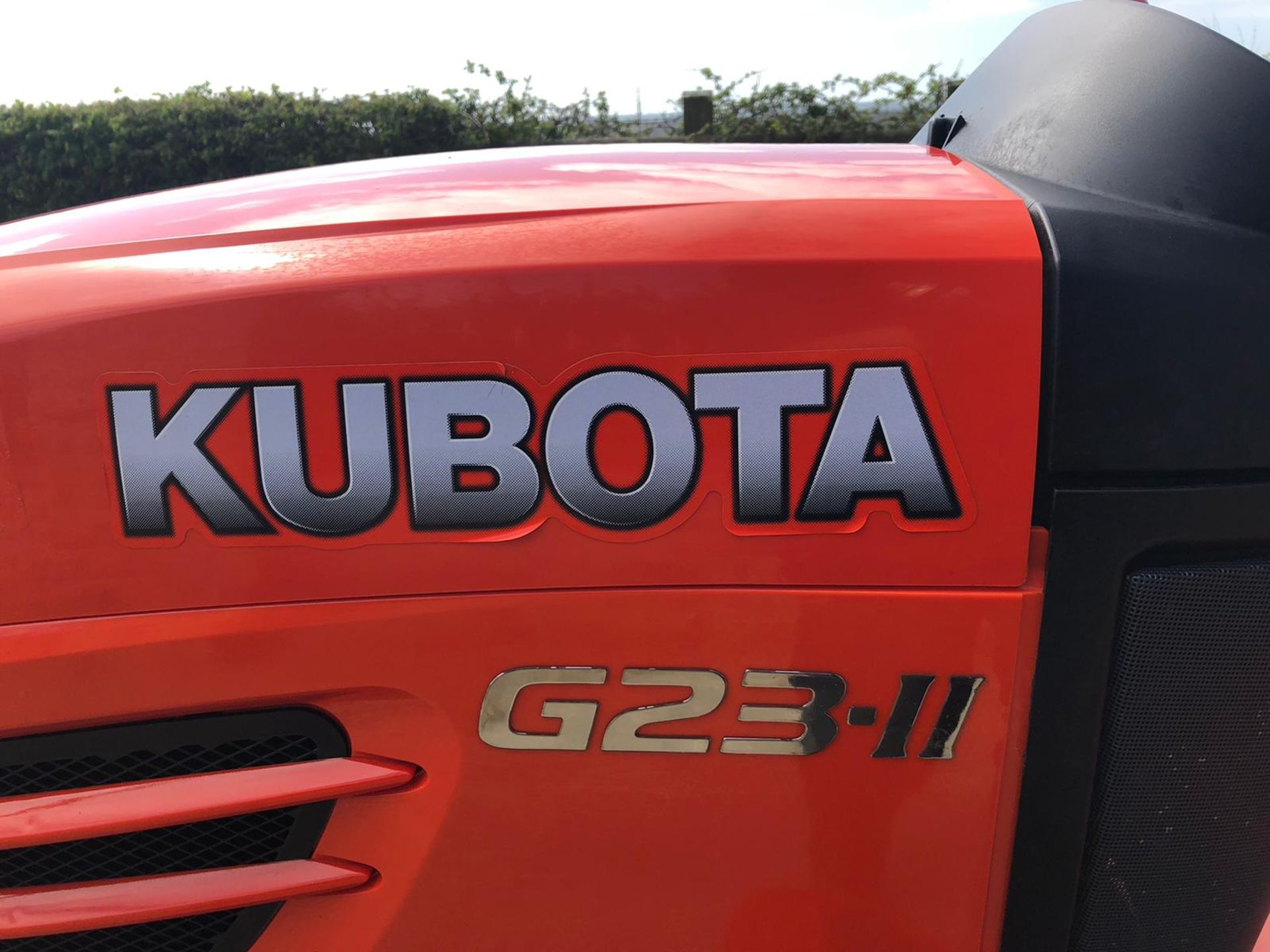 EX DEMO KUBOTA G23-11 RIDE ON LAWN MOWER - ONLY 30 HOURS FROM NEW, IN VERY GOOD CONDITION *PLUS VAT* - Image 4 of 10