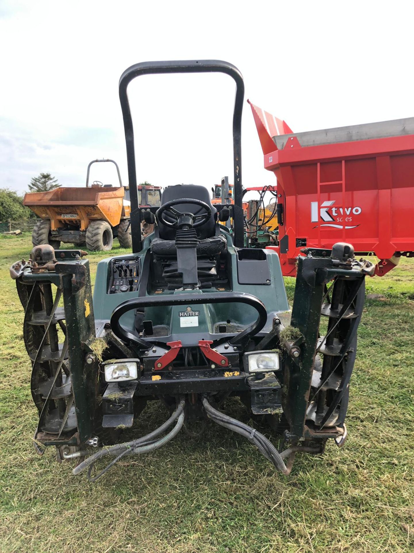 HAYTER L324 RIDE ON LAWN MOWER 4 WHEEL DRIVE, RUNS WORKS AND CUTS *PLUS VAT* - Image 2 of 6