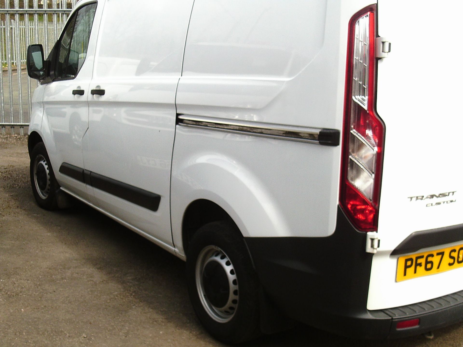 2018/67 REG FORD TRANSIT CUSTOM 270 2.2 EURO6 CREWCAB PANEL VAN, SHOWING 0 FORMER KEEPERS *PLUS VAT* - Image 3 of 12