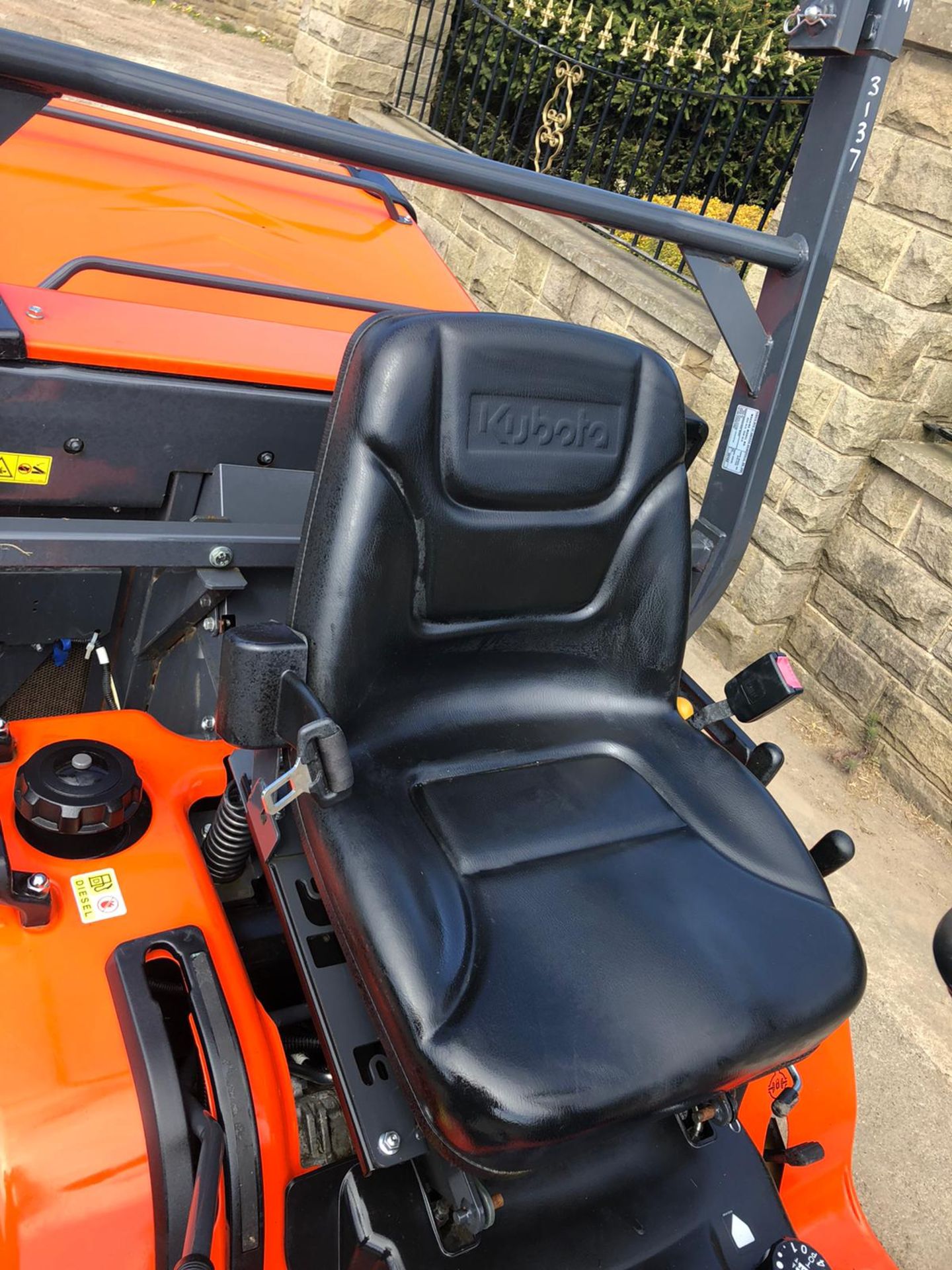 EX DEMO KUBOTA G23-11 RIDE ON LAWN MOWER - ONLY 30 HOURS FROM NEW, IN VERY GOOD CONDITION *PLUS VAT* - Image 8 of 10