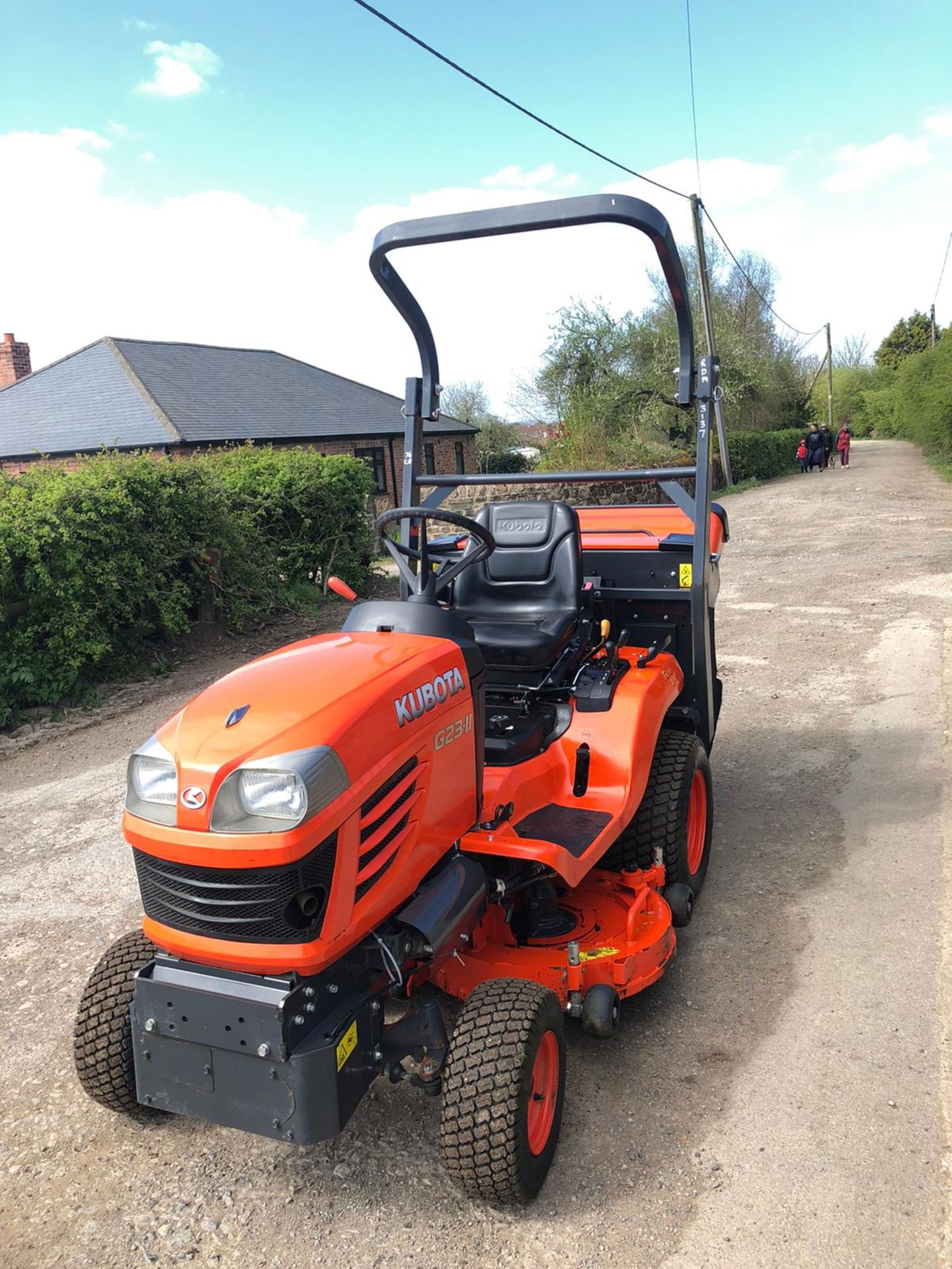 EX DEMO KUBOTA G23-11 RIDE ON LAWN MOWER - ONLY 30 HOURS FROM NEW, IN VERY GOOD CONDITION *PLUS VAT* - Image 2 of 10