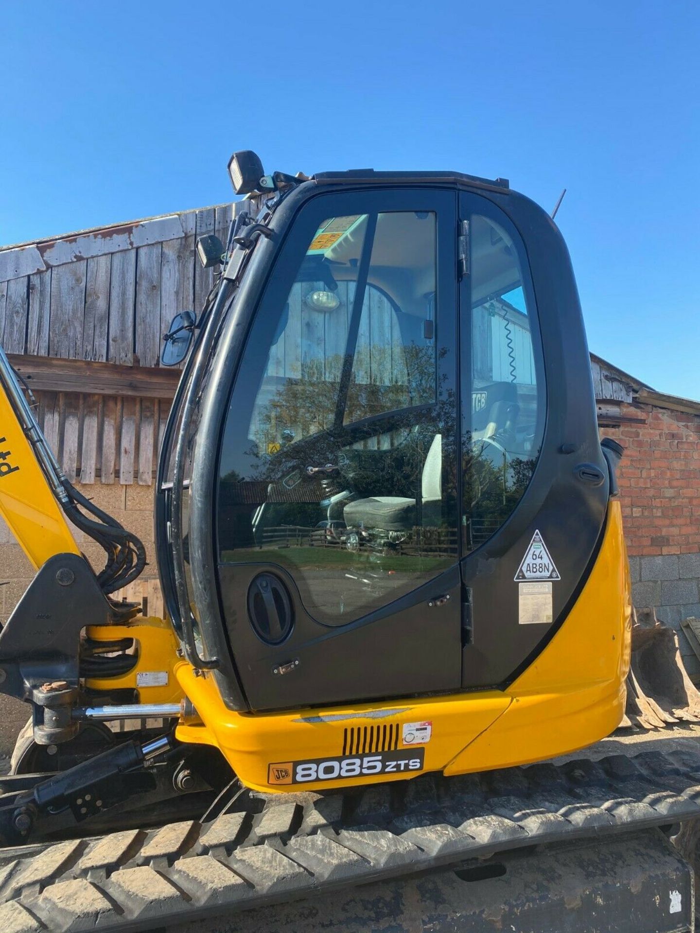 JCB 8085 ZTS EXCAVATOR DIGGER, YEAR 2010, ONLY 2824 HOURS, COMPLETE WITH 4 X BUCKETS & QUICK HITCH - Image 5 of 12