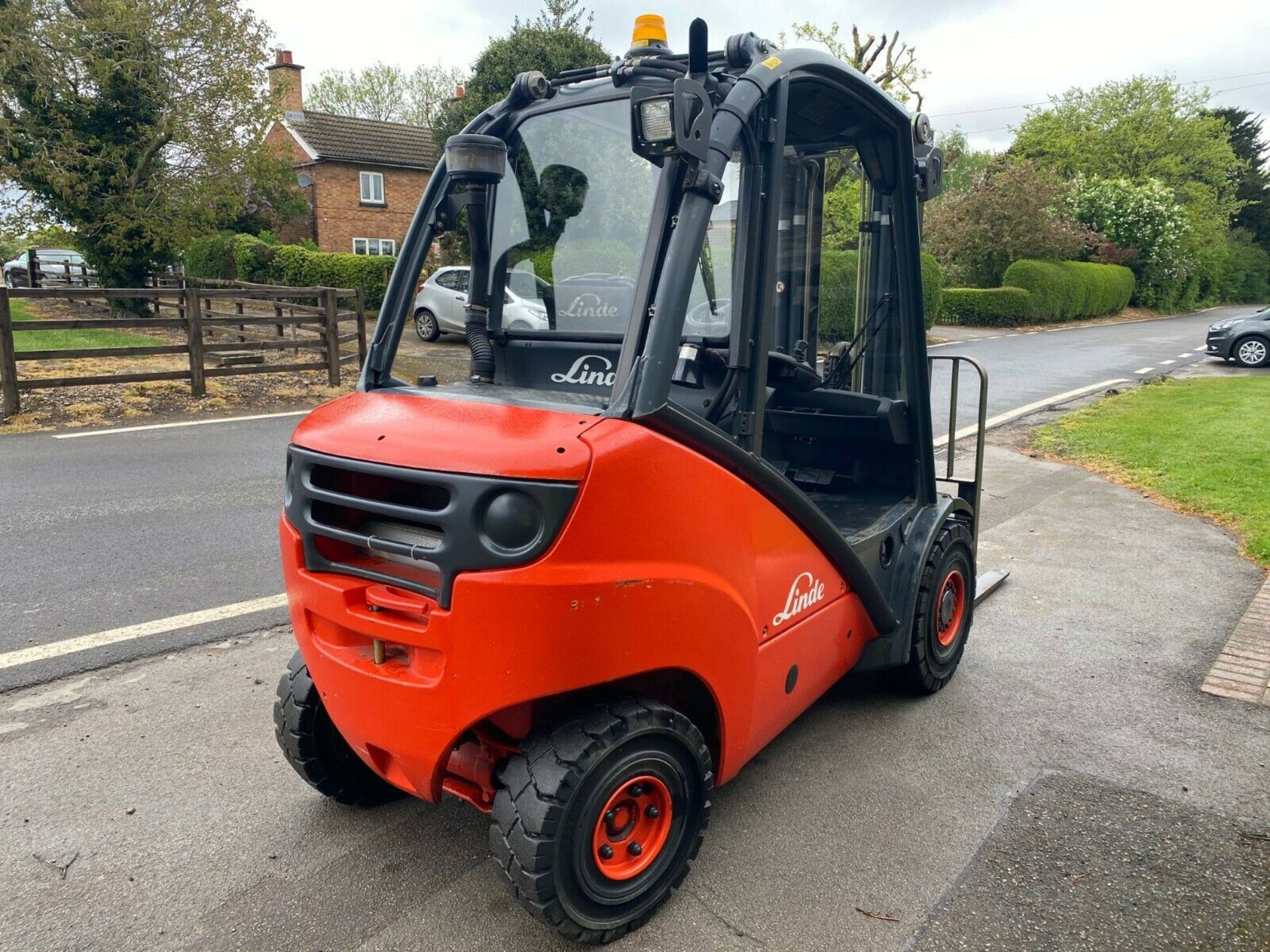 LINDE 3 TON FORK LIFT, TRIPLE, FREE LIFT, MODEL: H30D, ONLY 285 HOURS FROM NEW GENUINE *PLUS VAT* - Image 8 of 11