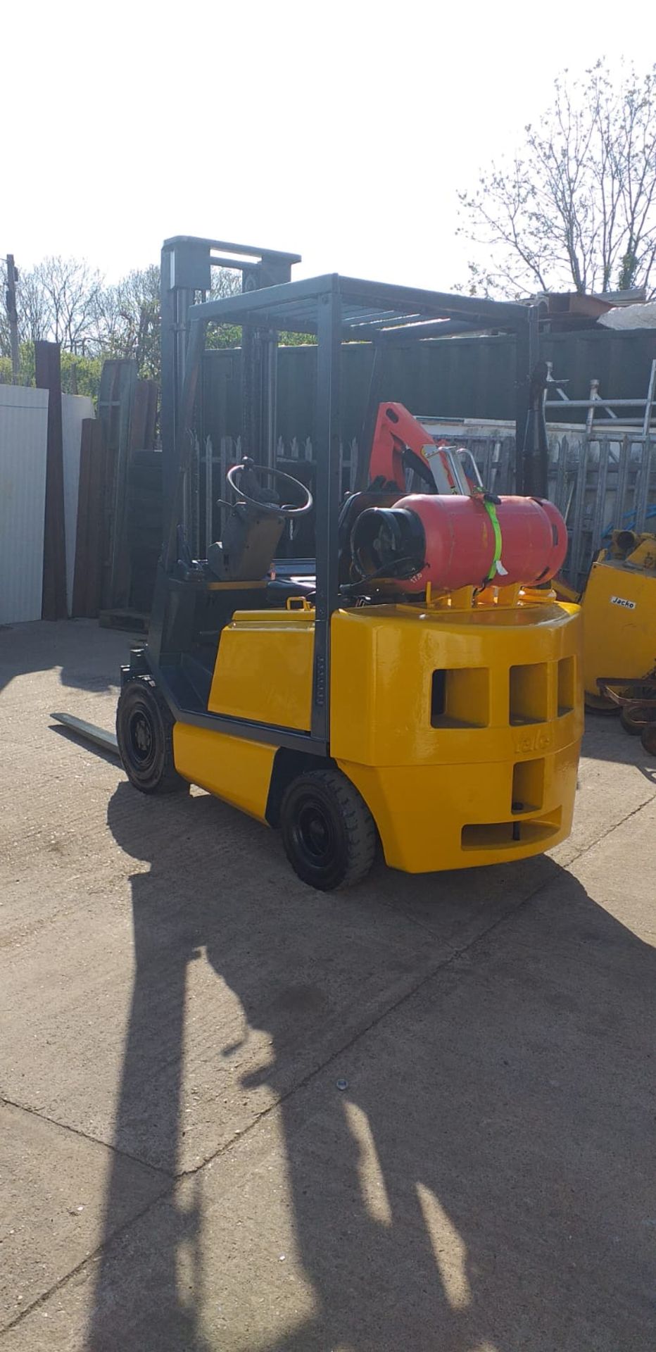 GAS POWERED FORKLIFT, RUNS, WORKS AND LIFTS AS IT SHOULD, SHOWING 5218 HOURS *NO VAT* - Image 4 of 10