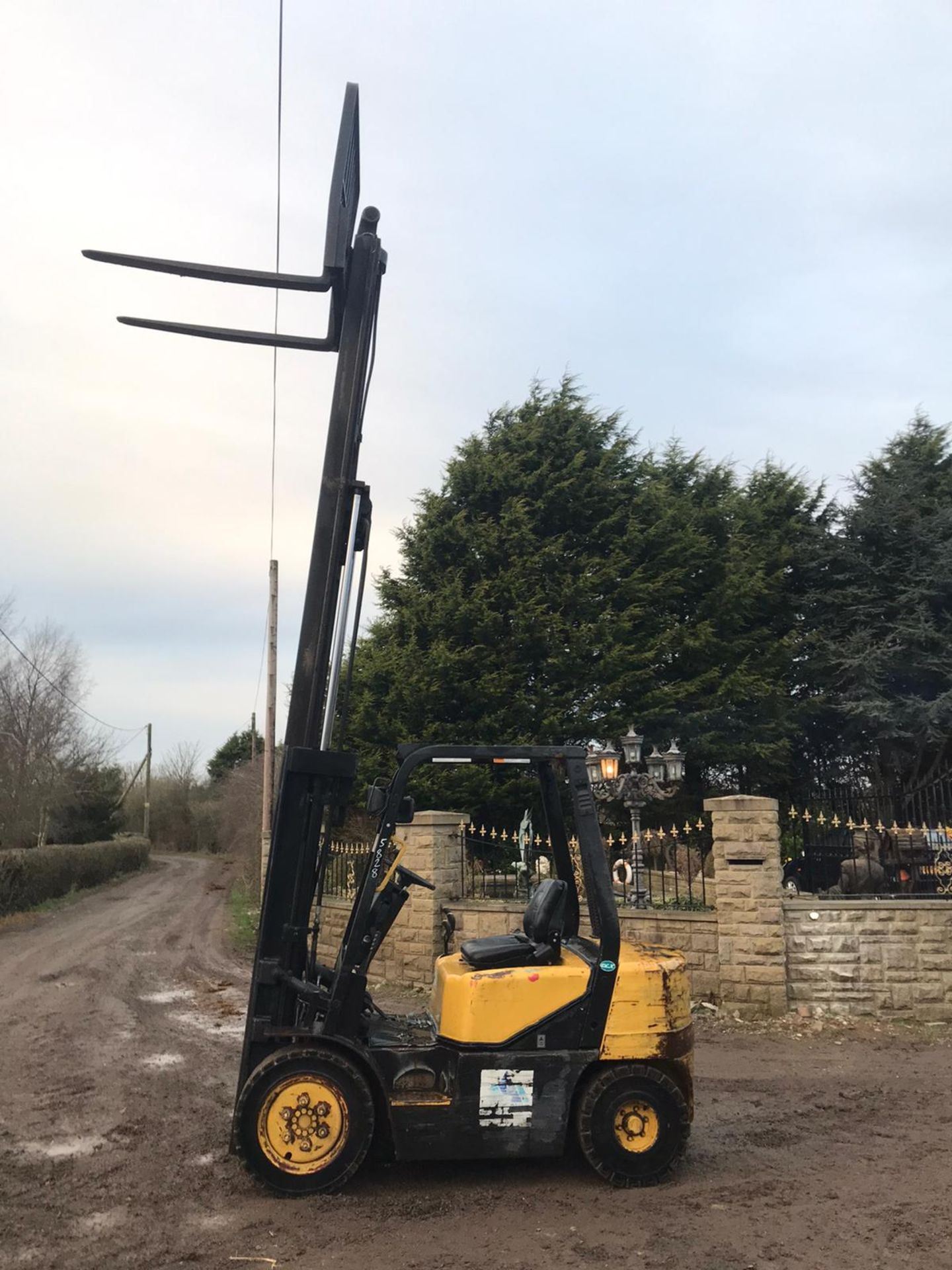 DAEWOO 2.5 TON DIESEL FORKLIFT, YEAR 2003, POWER 44.1 KW, 3300MM LIFT HEIGHT *PLUS VAT*