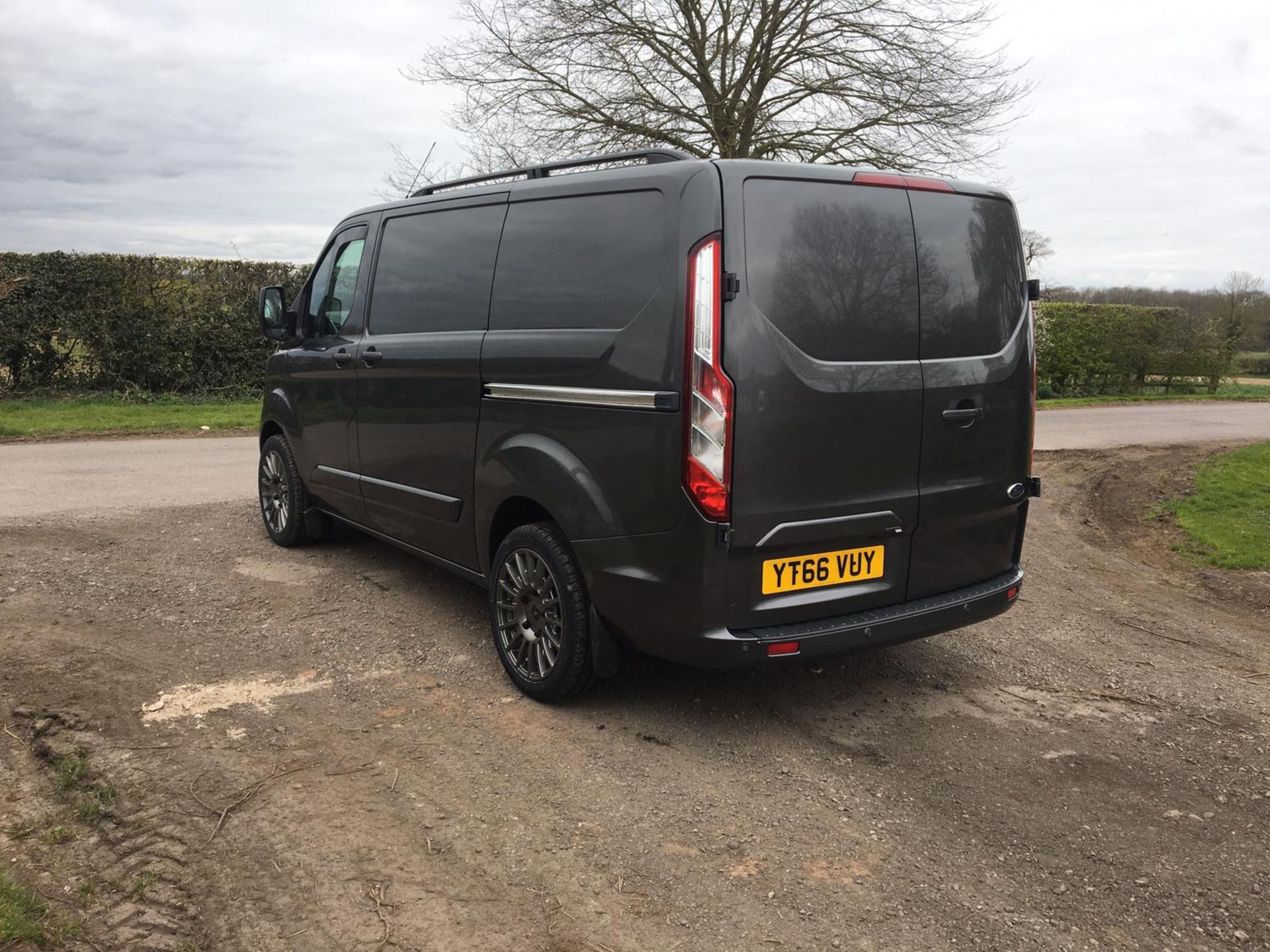 2016/66 REG FORD TRANSIT CUSTOM 270 LIMITED 2.0 DIESEL GREY PANEL VAN, SHOWING 2 FORMER KEEPERS - Image 5 of 15