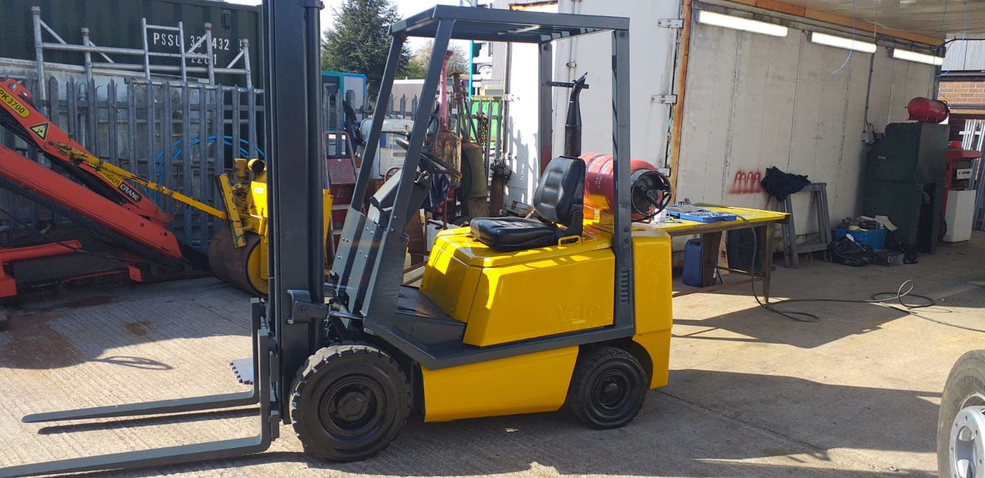 GAS POWERED FORKLIFT, RUNS, WORKS AND LIFTS AS IT SHOULD, SHOWING 5218 HOURS *NO VAT* - Image 2 of 10