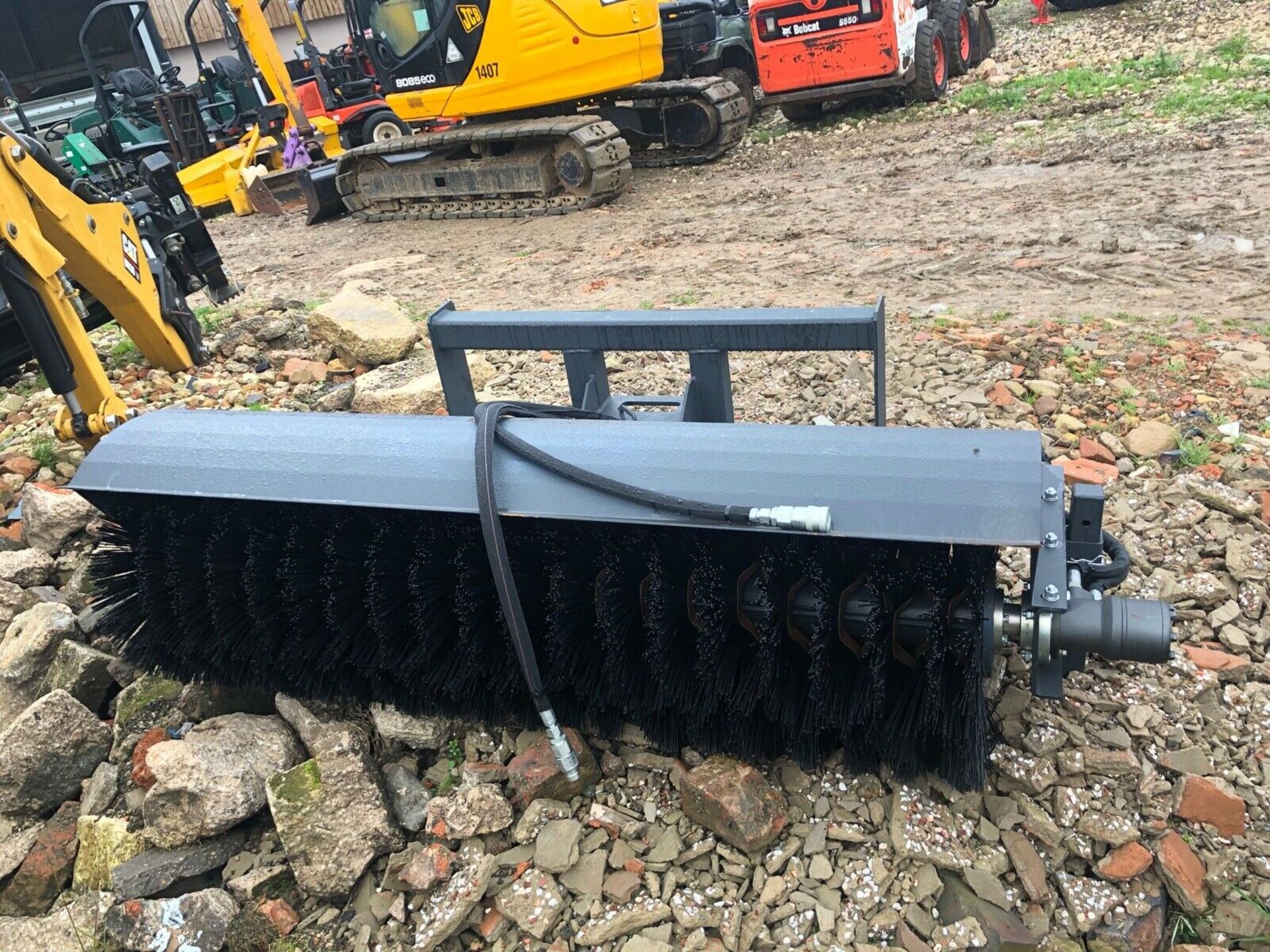 NEW & UNUSED! WOLVERINE SKIDSTEER SWEEPER WILL FIT BOBCAT, GEHL, JCB + MUCH MORE *PLUS VAT* - Image 2 of 6