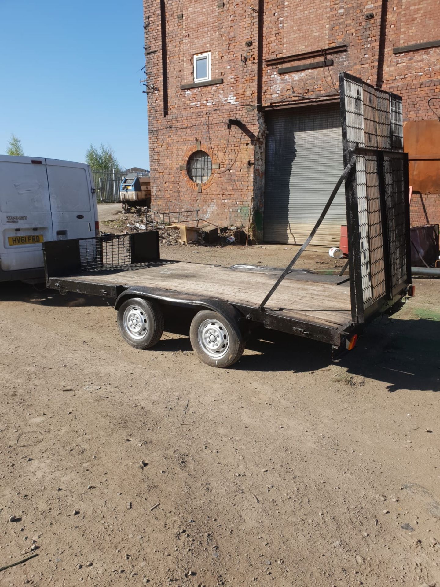 TWIN AXLE TRANSPORTER TRAILER, C/W WINCH & RAMPS, 6FT X 12FT, LIGHTS WORK *NO VAT* - Image 5 of 7
