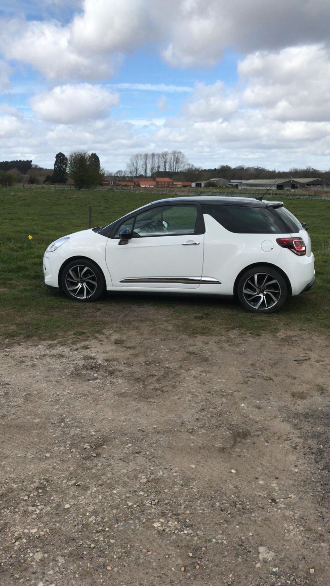 CITROEN DS3 DSTYLE NAV BLUEHDI S/S 1.6 DIESEL 3DR HATCHBACK WHITE, SHOWING 2 FORMER KEEPERS *NO VAT* - Image 3 of 8