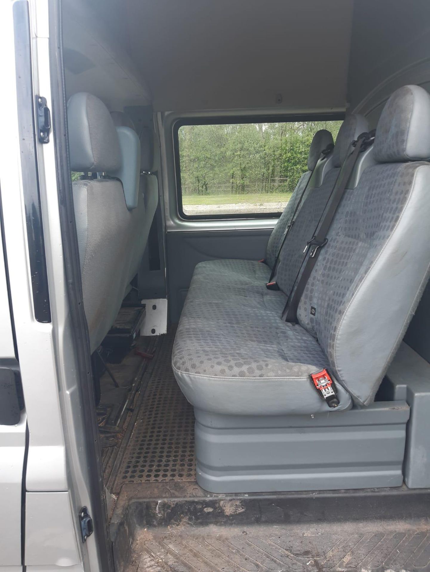 2012/12 REG FORD TRANSIT 155 T350 RWD 2.2 DIESEL FACTORY CREW VAN WITH SIDE WINDOWS, 6 SEAT *NO VAT* - Image 9 of 11