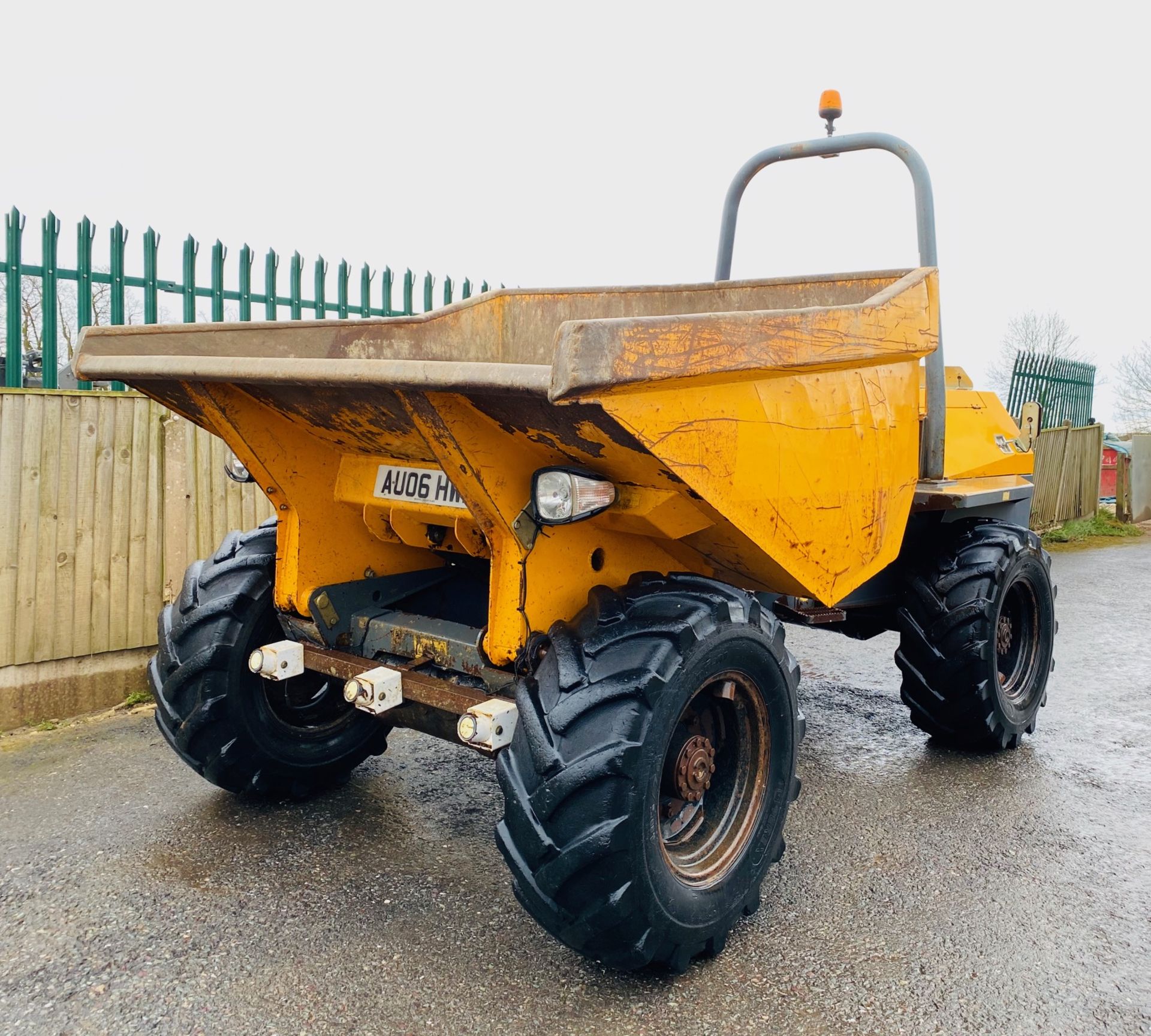 BENFORD 6005 CTR STRAIGHT TIP 6 TONNE DUMPER, YEAR 2006, 2759 HOURS, ROAD LIGHTS *PLUS VAT* - Image 2 of 12