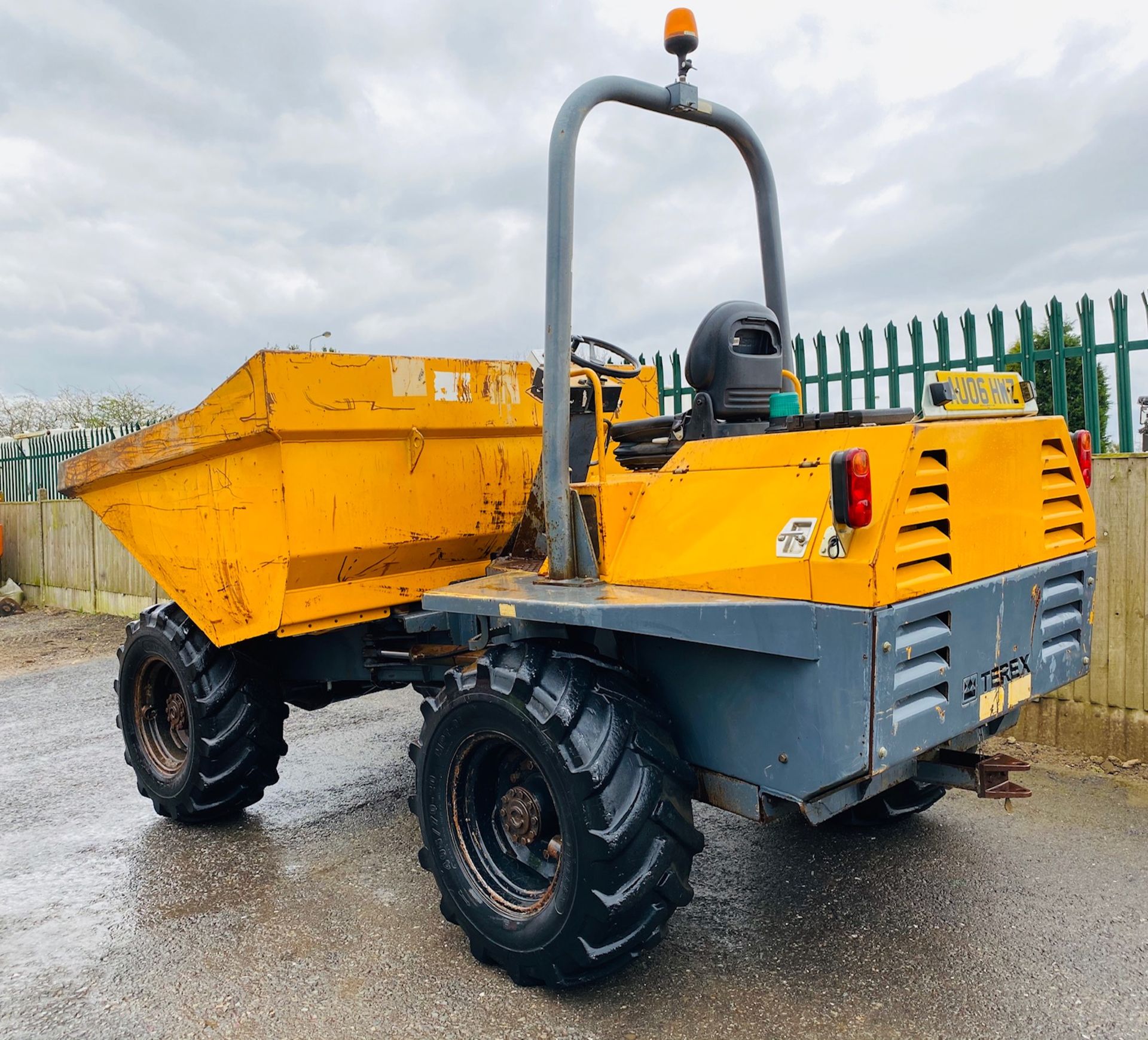 BENFORD 6005 CTR STRAIGHT TIP 6 TONNE DUMPER, YEAR 2006, 2759 HOURS, ROAD LIGHTS *PLUS VAT* - Image 4 of 12