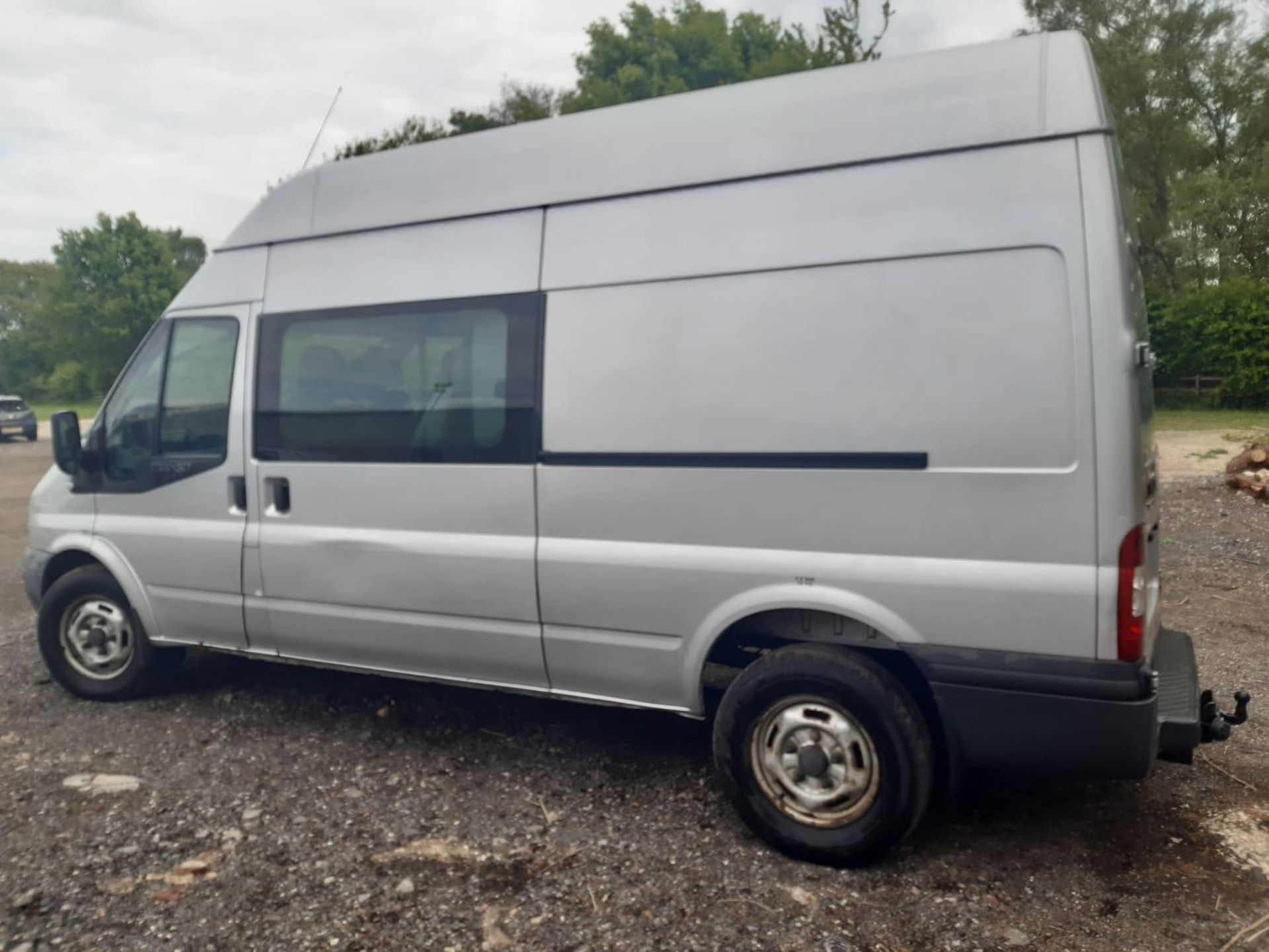 2012/12 REG FORD TRANSIT 155 T350 RWD 2.2 DIESEL FACTORY CREW VAN WITH SIDE WINDOWS, 6 SEAT *NO VAT* - Image 4 of 11