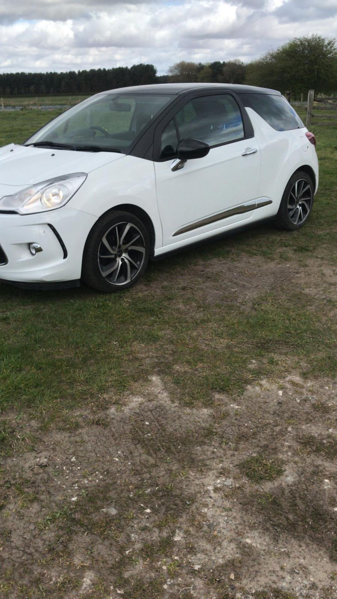 CITROEN DS3 DSTYLE NAV BLUEHDI S/S 1.6 DIESEL 3DR HATCHBACK WHITE, SHOWING 2 FORMER KEEPERS *NO VAT* - Image 2 of 8