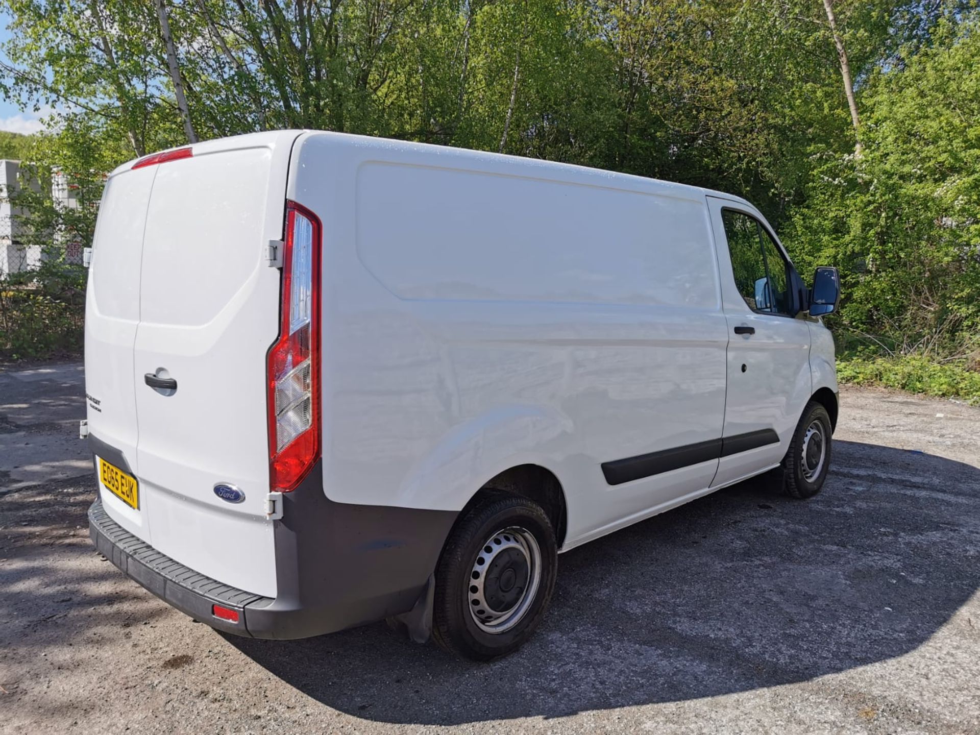 2015/65 REG FORD TRANSIT CUSTOM 270 ECO-TECH 2.2 DIESEL PANEL VAN, SHOWING 0 FORMER KEEPERS - Image 5 of 9