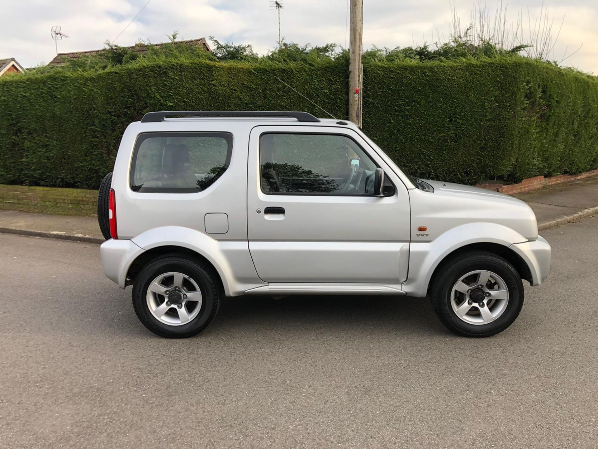 2005/05 REG SUZUKI JIMNY VVTS 1.3L PETROL SILVER, SHOWING 4 FORMER KEEPERS *NO VAT* - Image 8 of 9