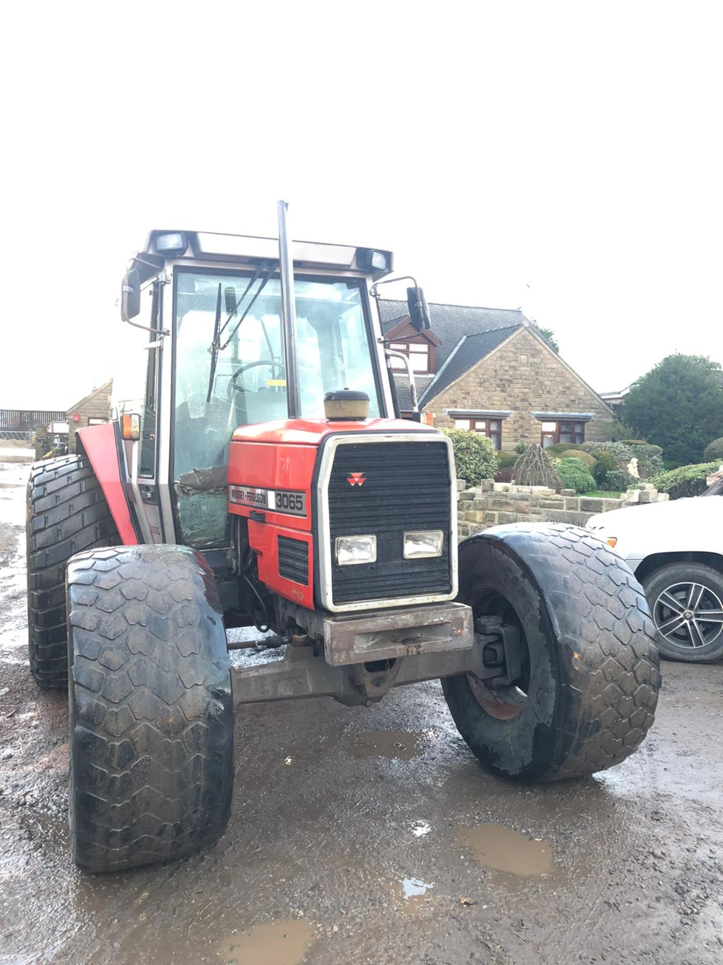MASSEY FERGUSON 3065 TRACTOR, RUNS AND WORKS, 3 POINT LINKAGE, YEAR 1992, ROAD REGISTERED *PLUS VAT* - Image 2 of 8