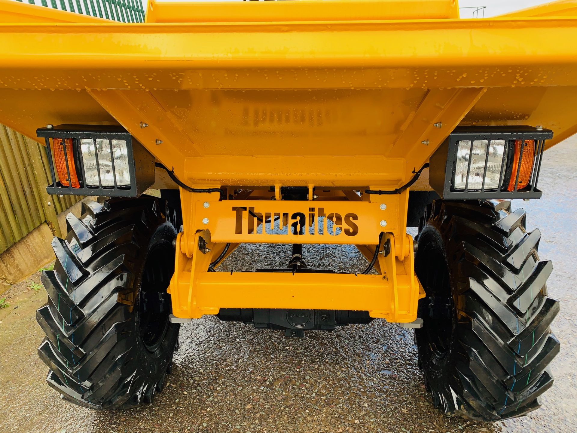 ONLY 3 HOURS! 2019 THWAITES 3 TONNE STRAIGHT TIP DUMPER, MACH 570, NEW / UNUSED, ROAD LIGHTS - Image 8 of 11