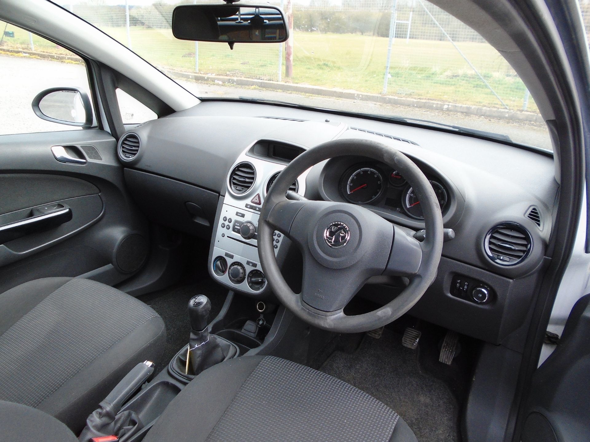 2011/61 REG VAUXHALL CORSA S ECOFLEX 998CC PETROL WHITE 3DR HATCHBACK, SHOWING 3 FORMER KEEPERS - Image 7 of 8