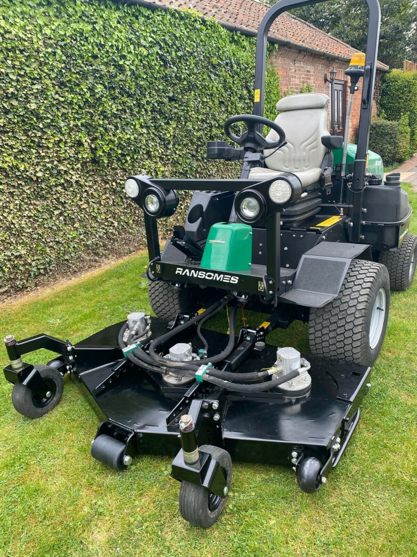 RANSOMES HR3300T UPFRONT ROTARY, 60" CUT, 4x4, DIESEL, YEAR 2014, RIDE ON MOWER *PLUS VAT* - Image 4 of 10