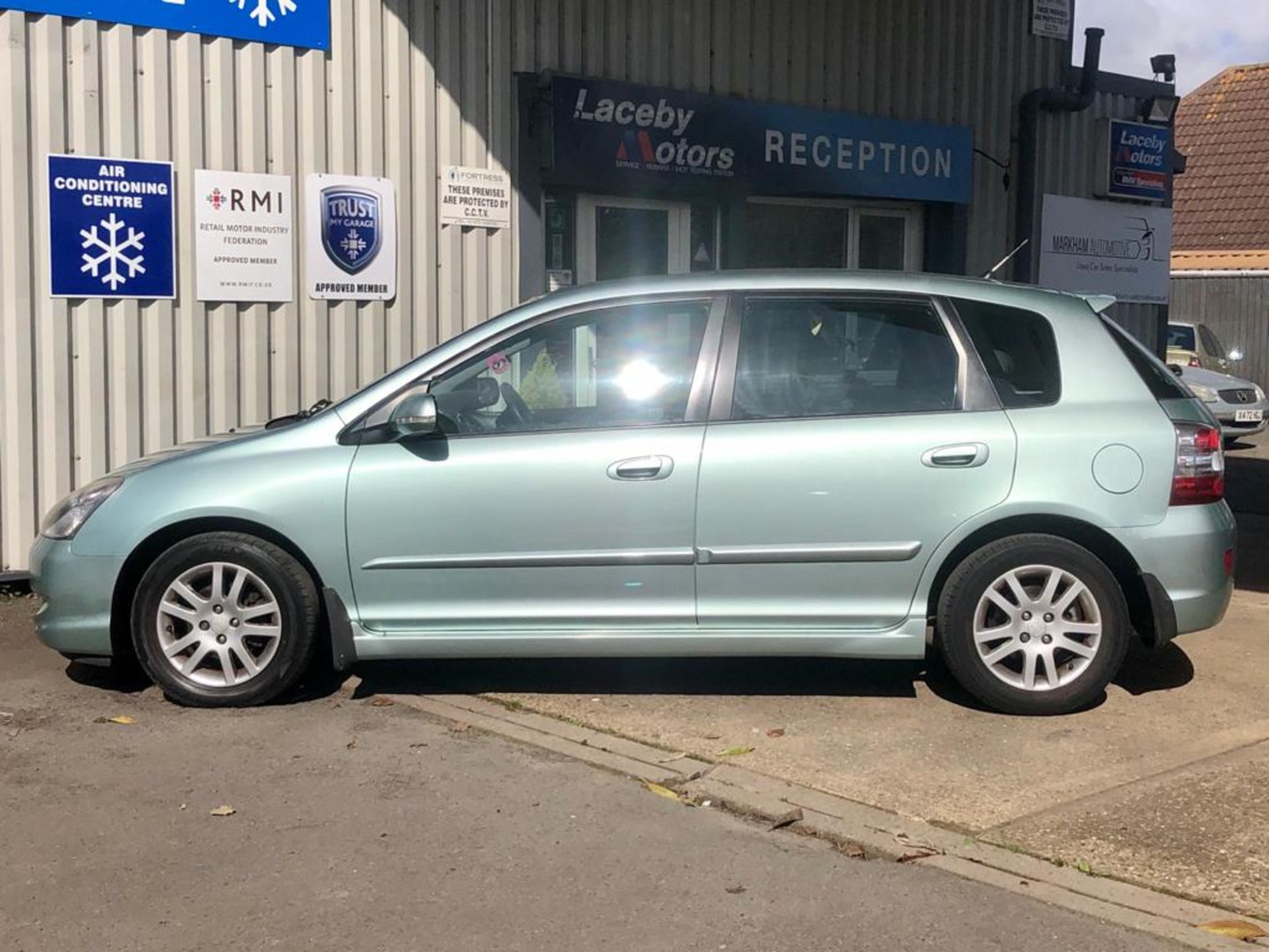 2004/04 REG HONDA CIVIC VTEC EXECUTIVE 1.6 PETROL 5DR HATCHBACK, SHOWING 0 FORMER KEEPERS *NO VAT* - Image 3 of 11