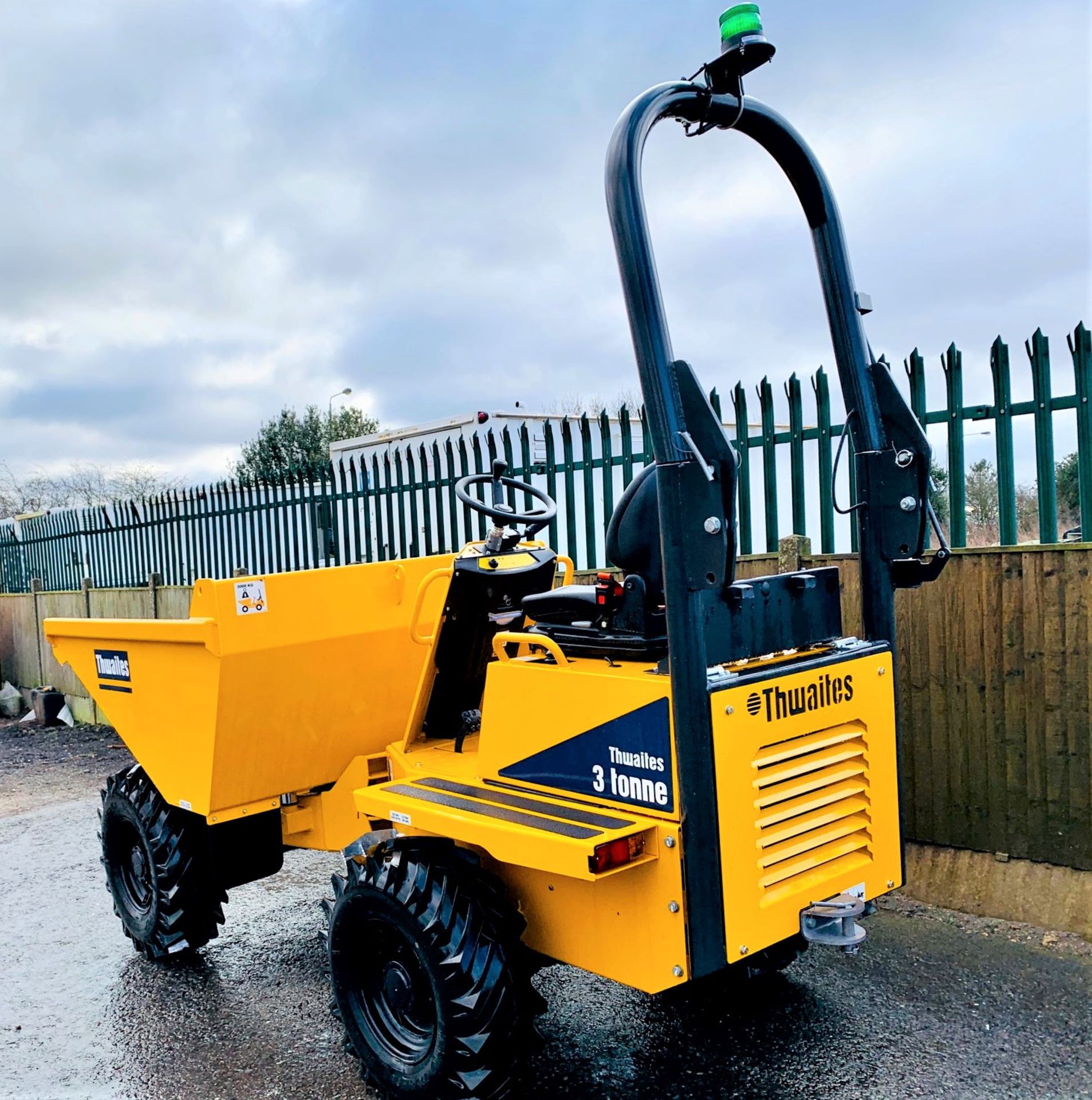 LESS THAN 1 HOUR! 2019 THWAITES 3 TONNE STRAIGHT TIP DUMPER, MACH 570, NEW / UNUSED, ROAD LIGHTS - Image 2 of 12