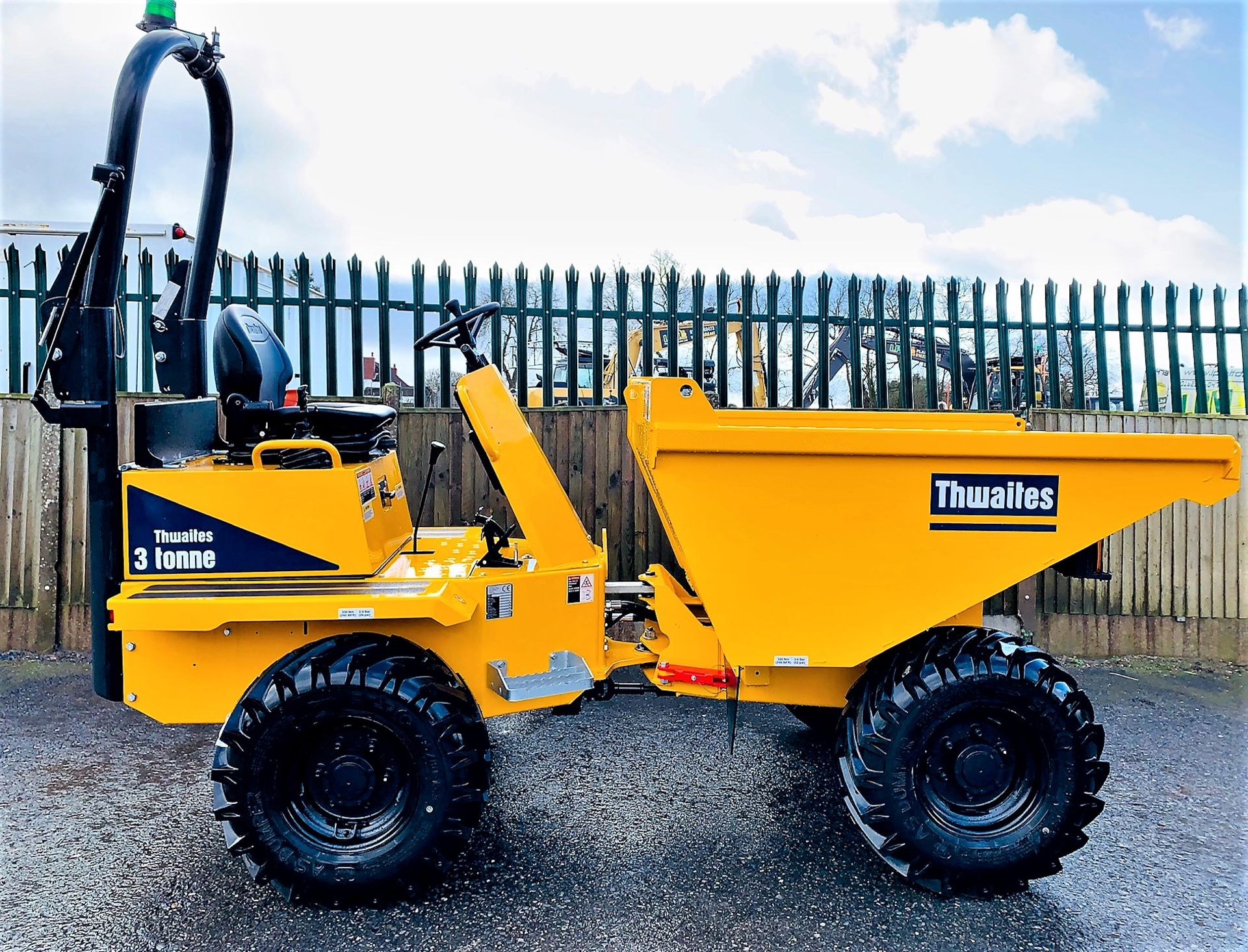 LESS THAN 1 HOUR! 2019 THWAITES 3 TONNE STRAIGHT TIP DUMPER, MACH 570, NEW / UNUSED, ROAD LIGHTS - Image 5 of 12