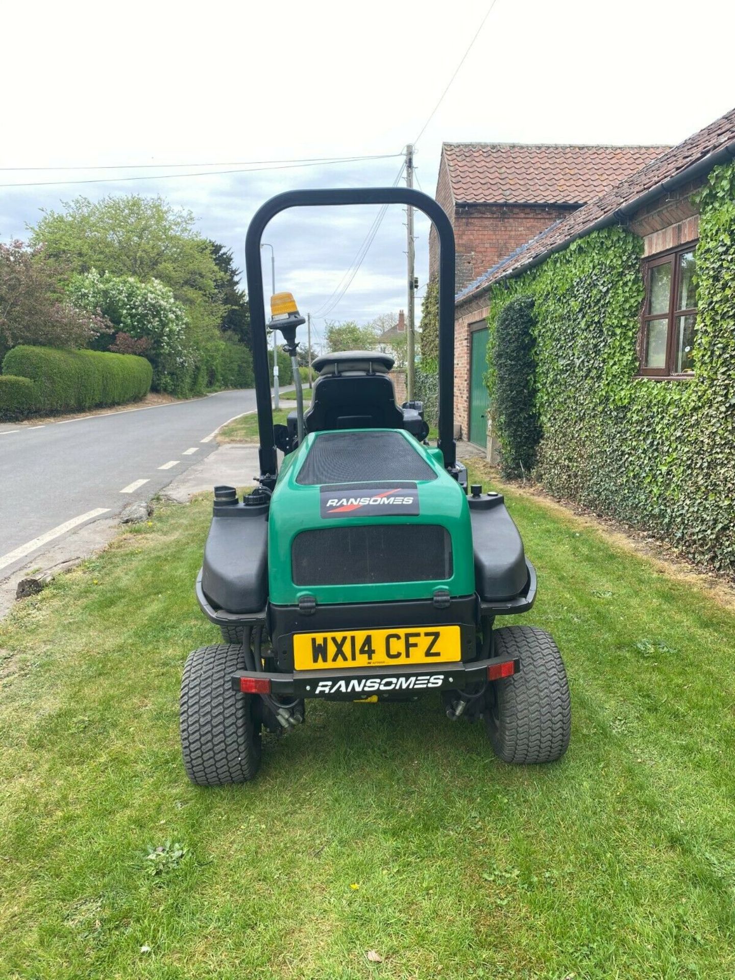 RANSOMES HR3300T UPFRONT ROTARY, 60" CUT, 4x4, DIESEL, YEAR 2014, RIDE ON MOWER *PLUS VAT* - Image 6 of 10