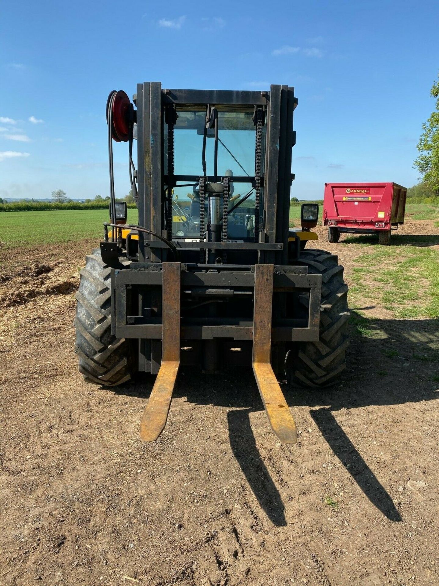 JCB 940, 4 TON LIFT, ROUGH TERRAIN, 4x4, FREE LIFT, TRIPLE MAST, SIDE SHIFT, 3600 HOURS, CONTAINER - Image 2 of 6