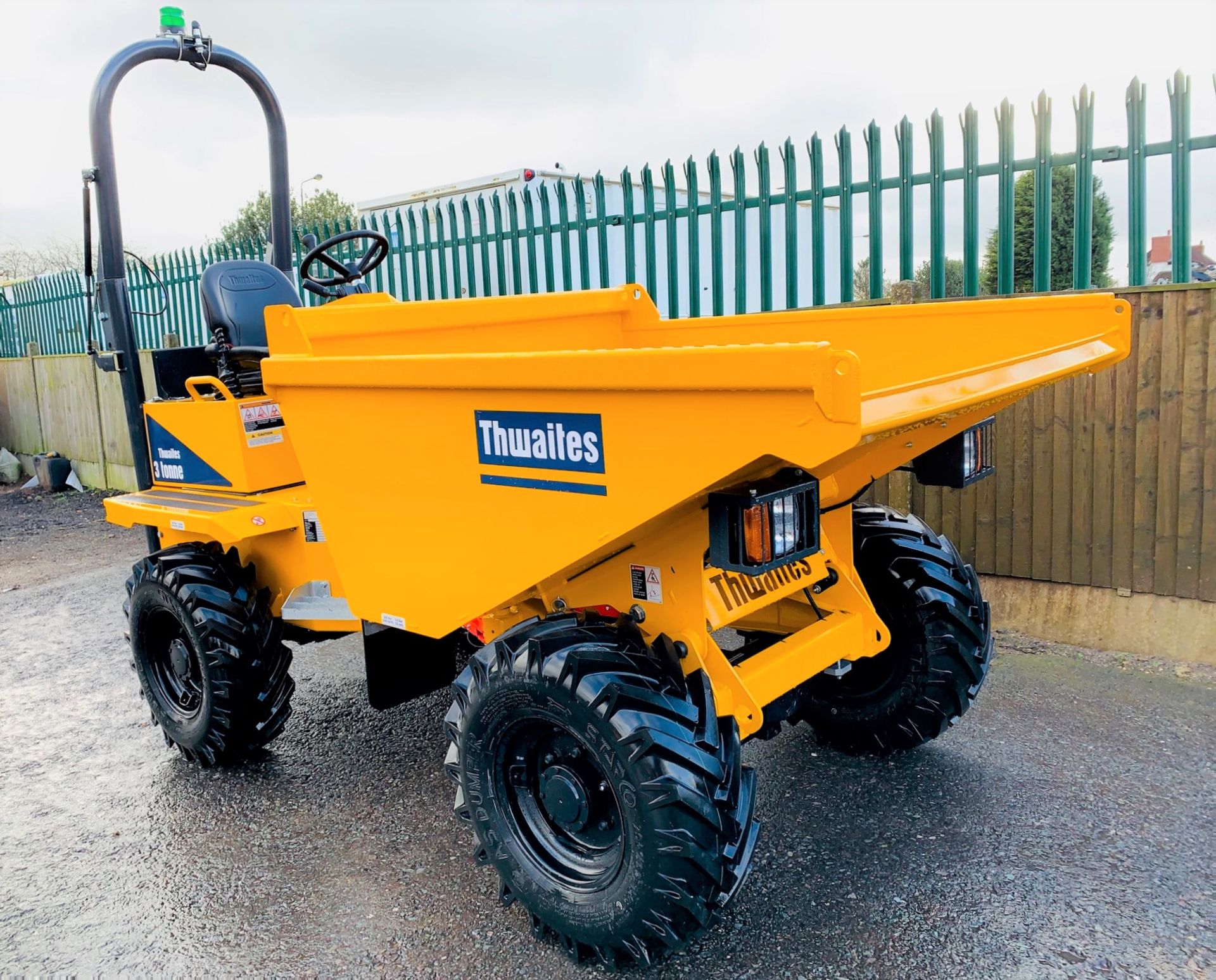 LESS THAN 1 HOUR! 2019 THWAITES 3 TONNE STRAIGHT TIP DUMPER, MACH 570, NEW / UNUSED, ROAD LIGHTS - Image 4 of 12