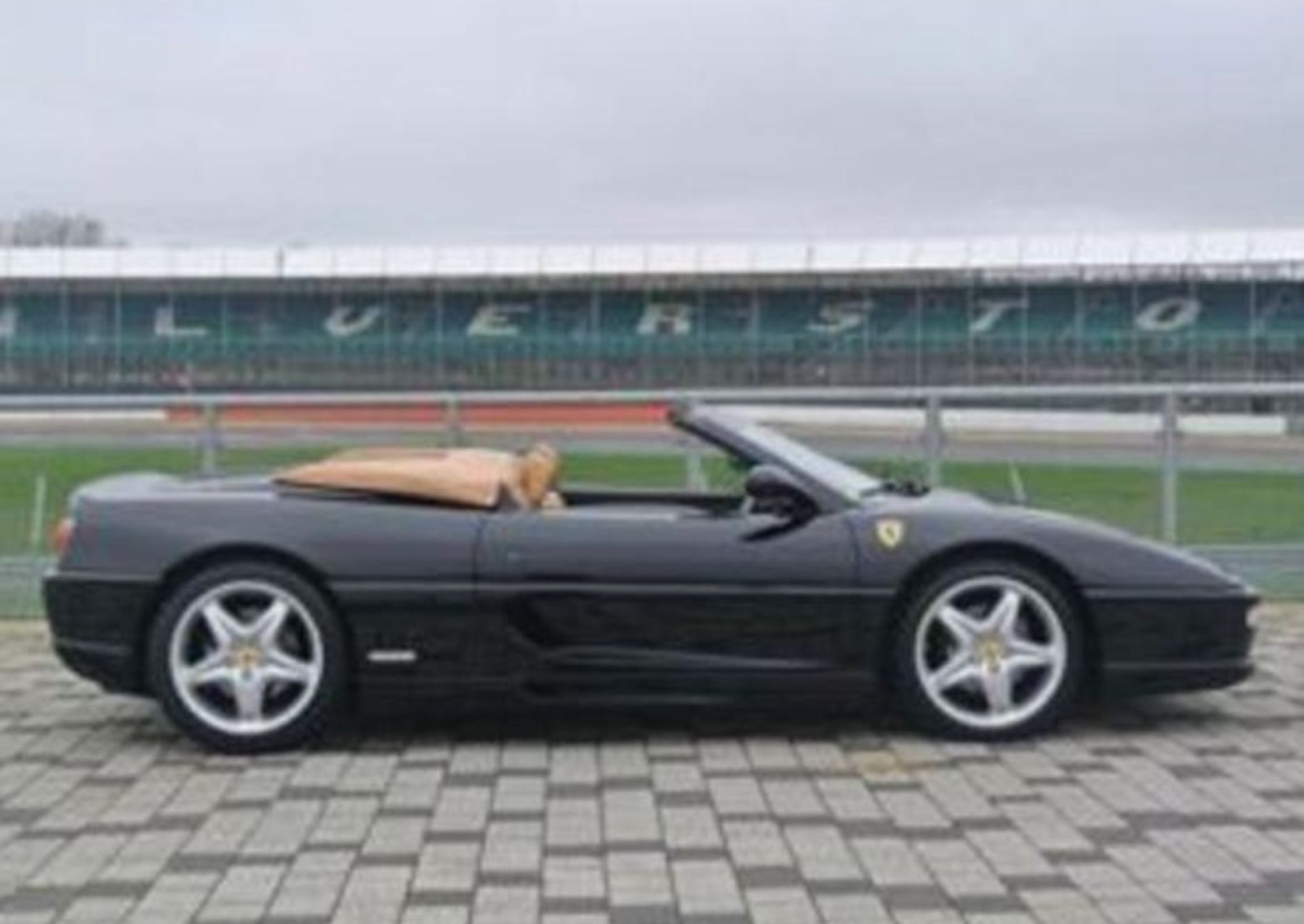 IMMACULATE 1999 FERRARI 355 F1 SPIDER WITH GENUINE LOW MILEAGE & FULL COMPREHENSIVE SERVICE HISTORY - Image 2 of 10