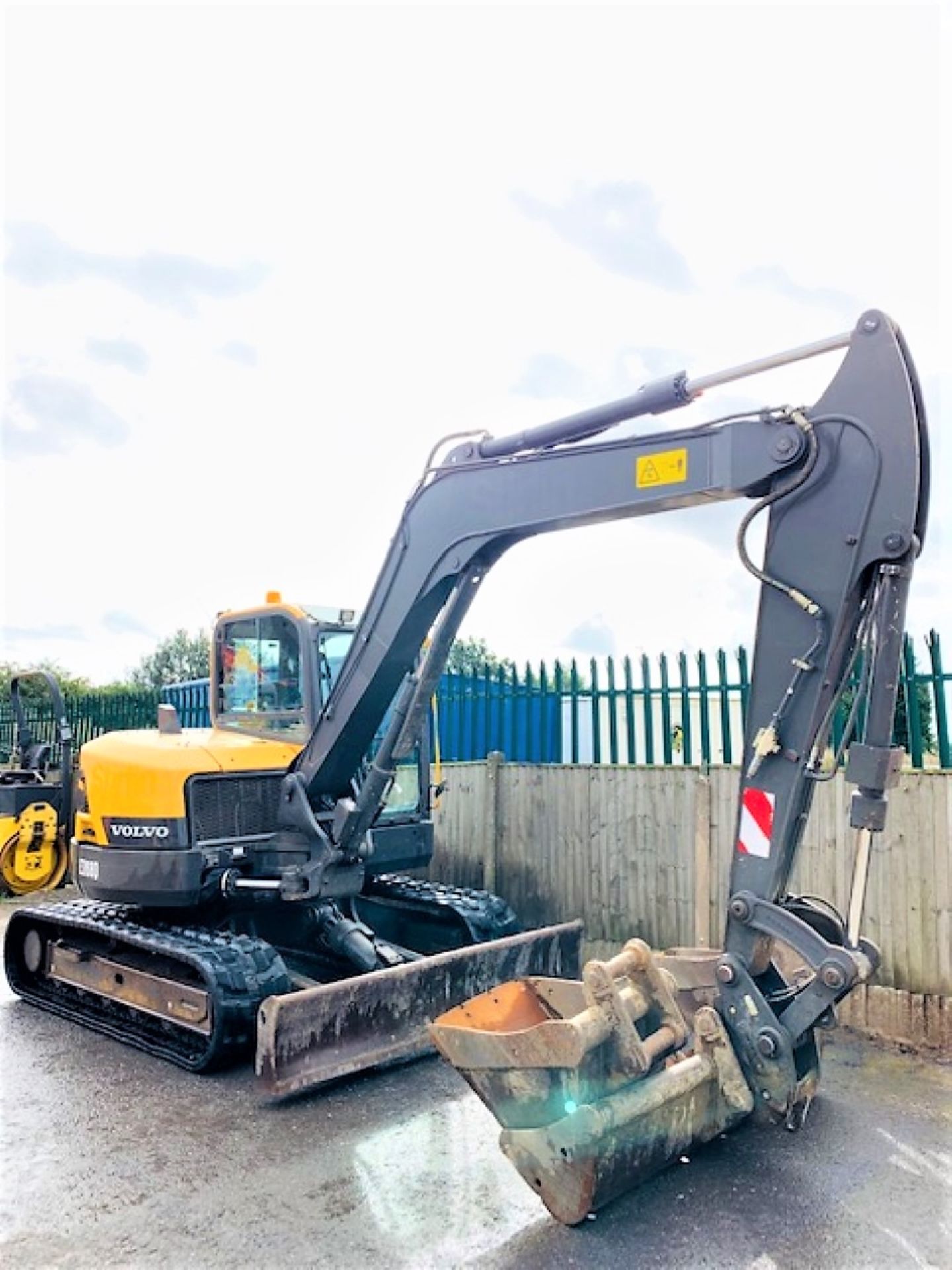 VOLVO ECR88D RUBBER TRACKED DIGGER / EXCAVATOR, YEAR 2015, 4148 HOURS, 3 X BUCKETS, AIR CON, RADIO - Image 5 of 17