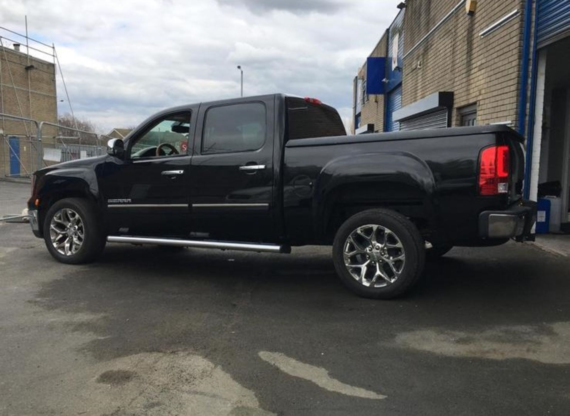 2010 GMC SIERRA SLT DENALI DOUBLE CAB, LIKE CHEVY SILVERADO,DODGE RAM FORD F150 5.3 VORTEC V8 ENGINE - Image 2 of 8