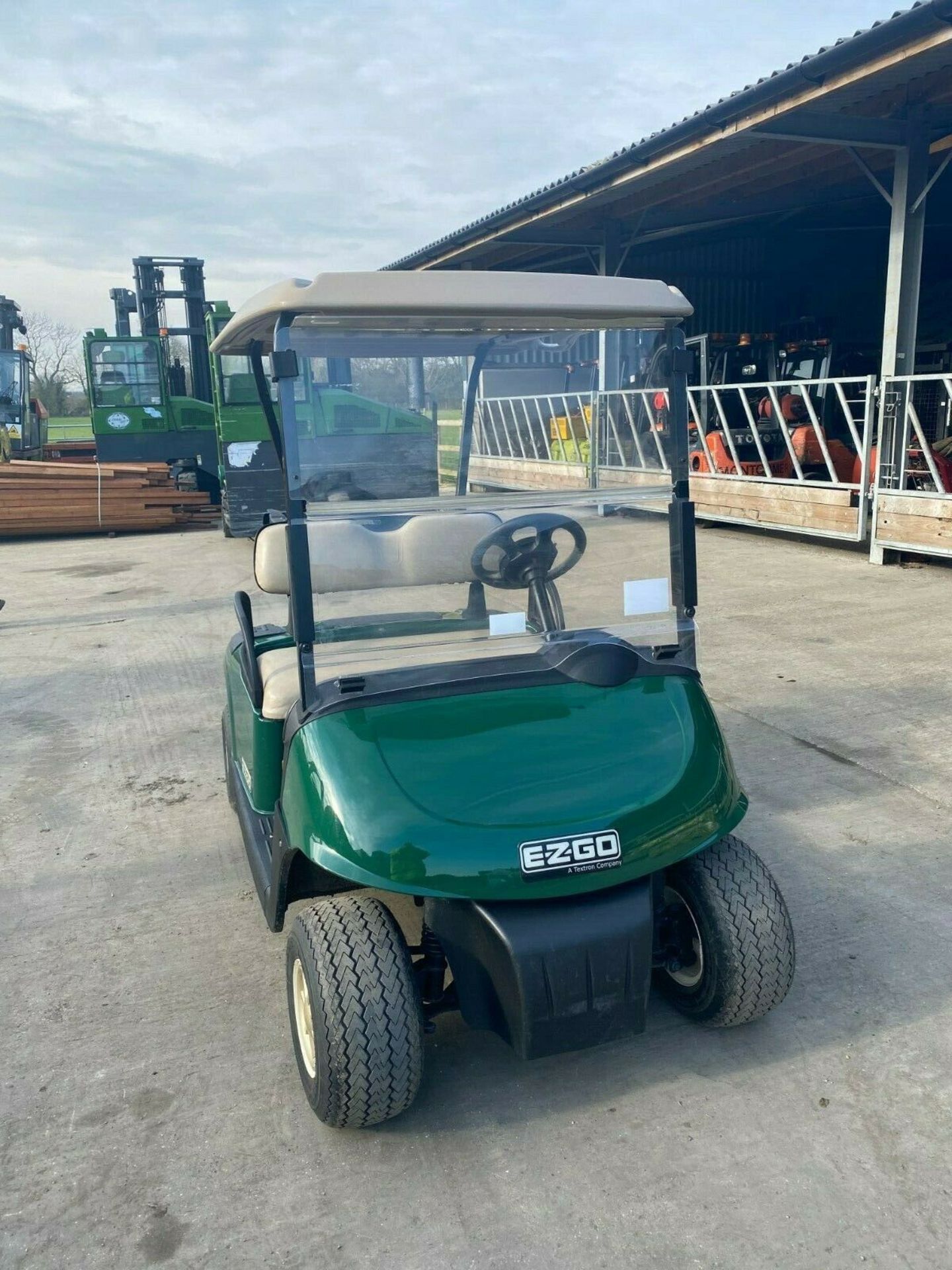 EZGO GOLF BUGGY, ELECTRIC, YEAR 2014, COMPLETE WITH ONBOARD CHARGER, IMMACULATE CONDITION *PLUS VAT* - Image 3 of 5