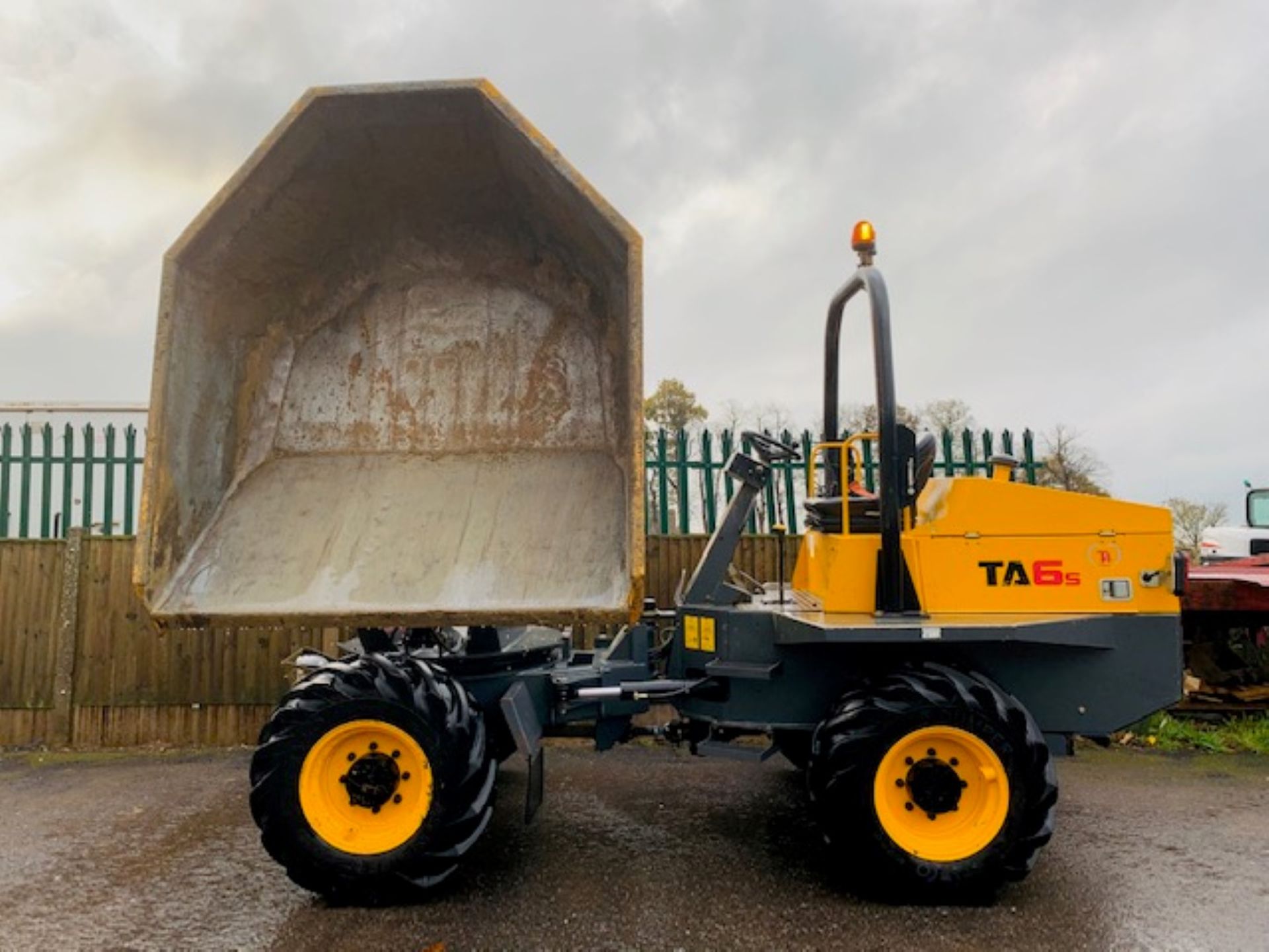 TEREX TA6 S SWIVEL DUMPER, YEAR 2017, 680 HOURS, GOOD TYRES, ORANGE AND GREEN BEACONS, CE MARKED - Image 2 of 12