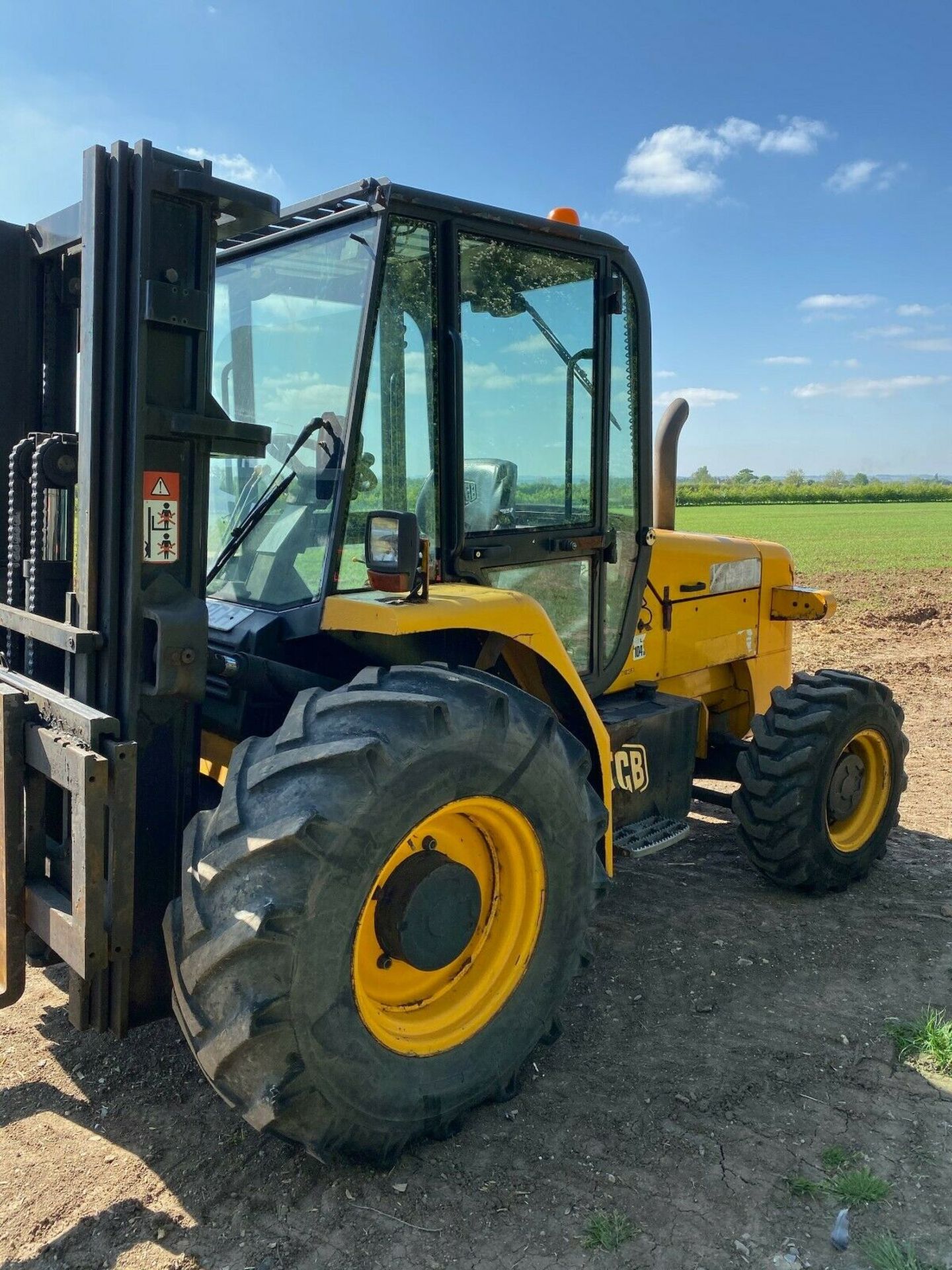 JCB 940, 4 TON LIFT, ROUGH TERRAIN, 4x4, FREE LIFT, TRIPLE MAST, SIDE SHIFT, 3600 HOURS, CONTAINER - Image 4 of 6