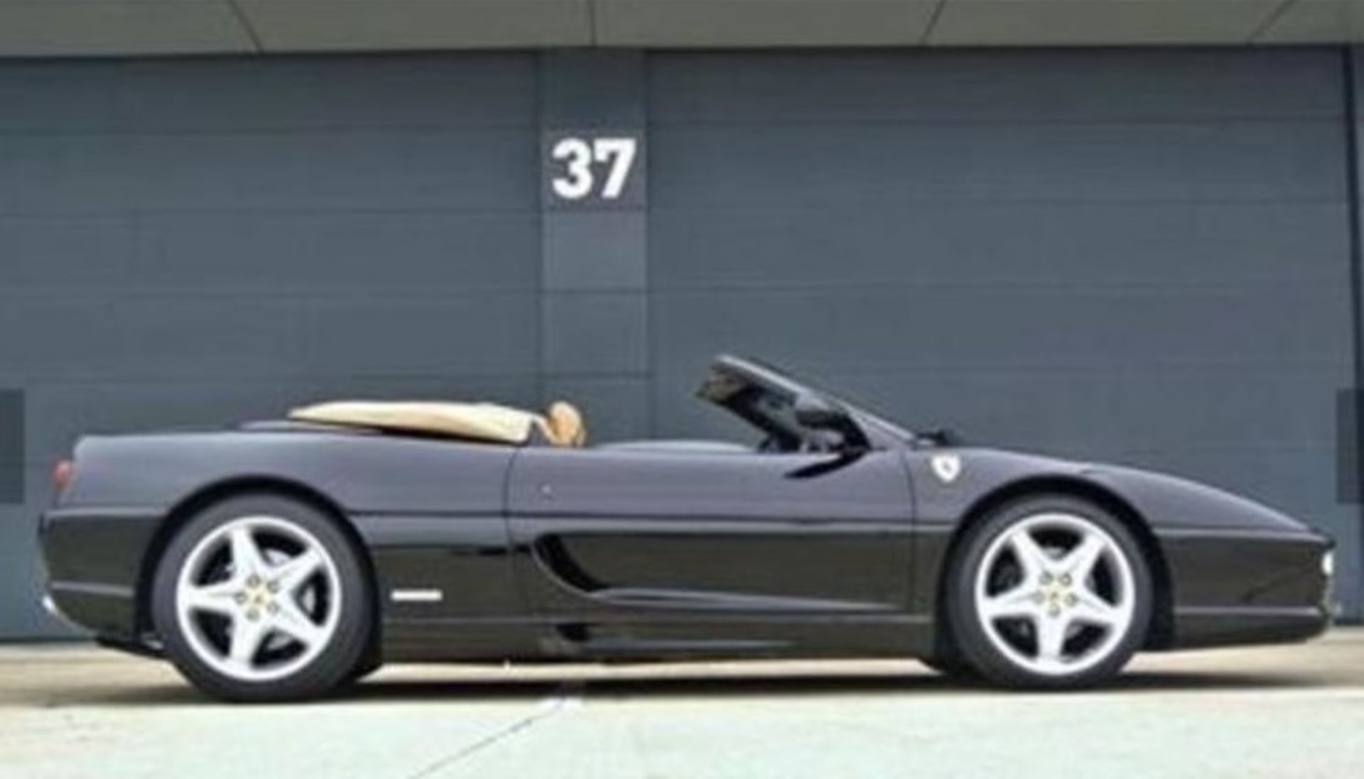 IMMACULATE 1999 FERRARI 355 F1 SPIDER WITH GENUINE LOW MILEAGE & FULL COMPREHENSIVE SERVICE HISTORY - Image 6 of 10