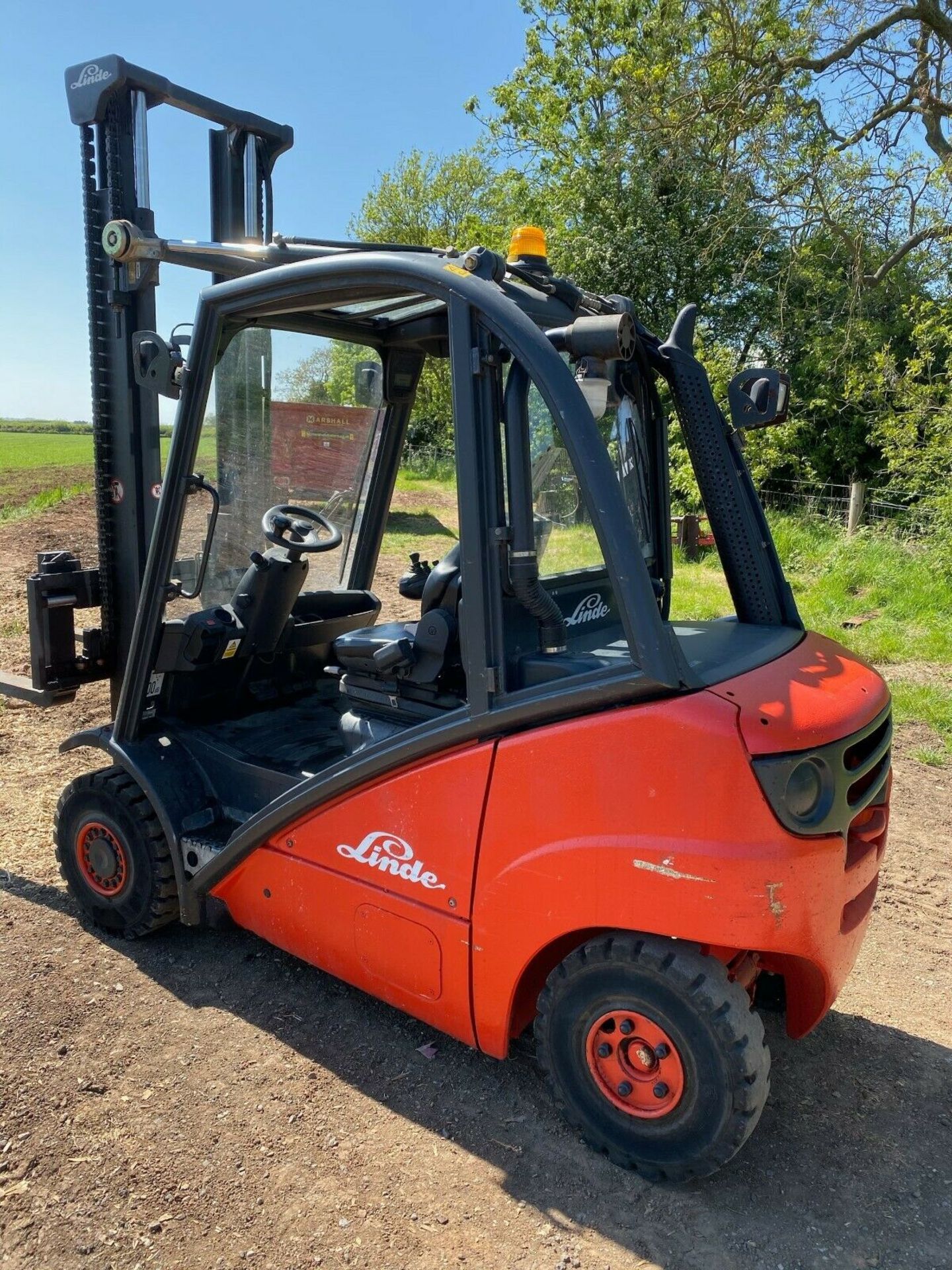 LINDE 2.5 TON, MODEL: H25D, 3.7 METRE LIFT, DUPLEX, SIDE SHIFT, ONLY 600 HOURS FROM NEW, 1 OWNER - Image 2 of 4