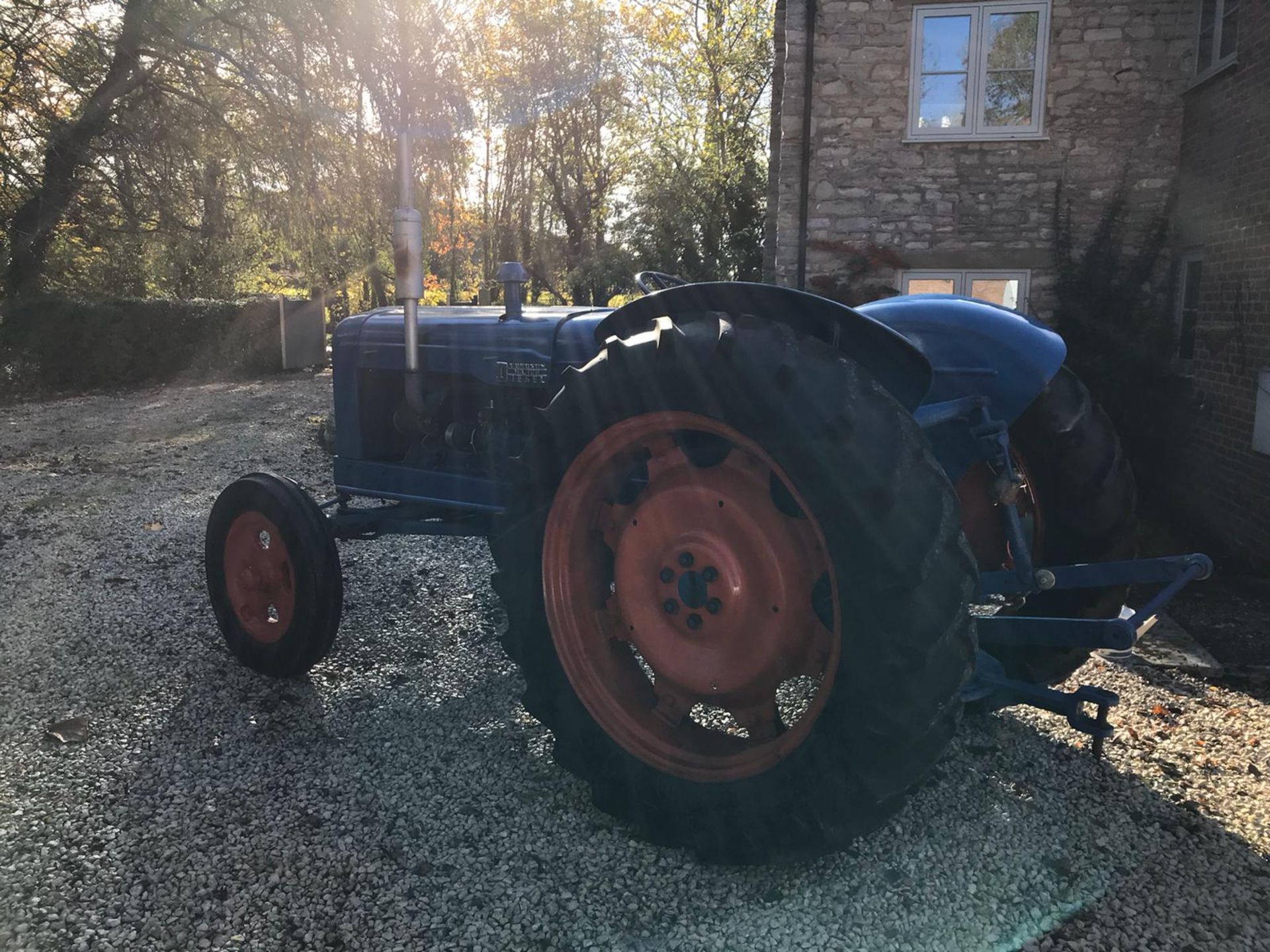 FORDSON MAJOR BLUE DIESEL TRACTOR, RUNS AND WORKS *NO VAT* - Image 2 of 3