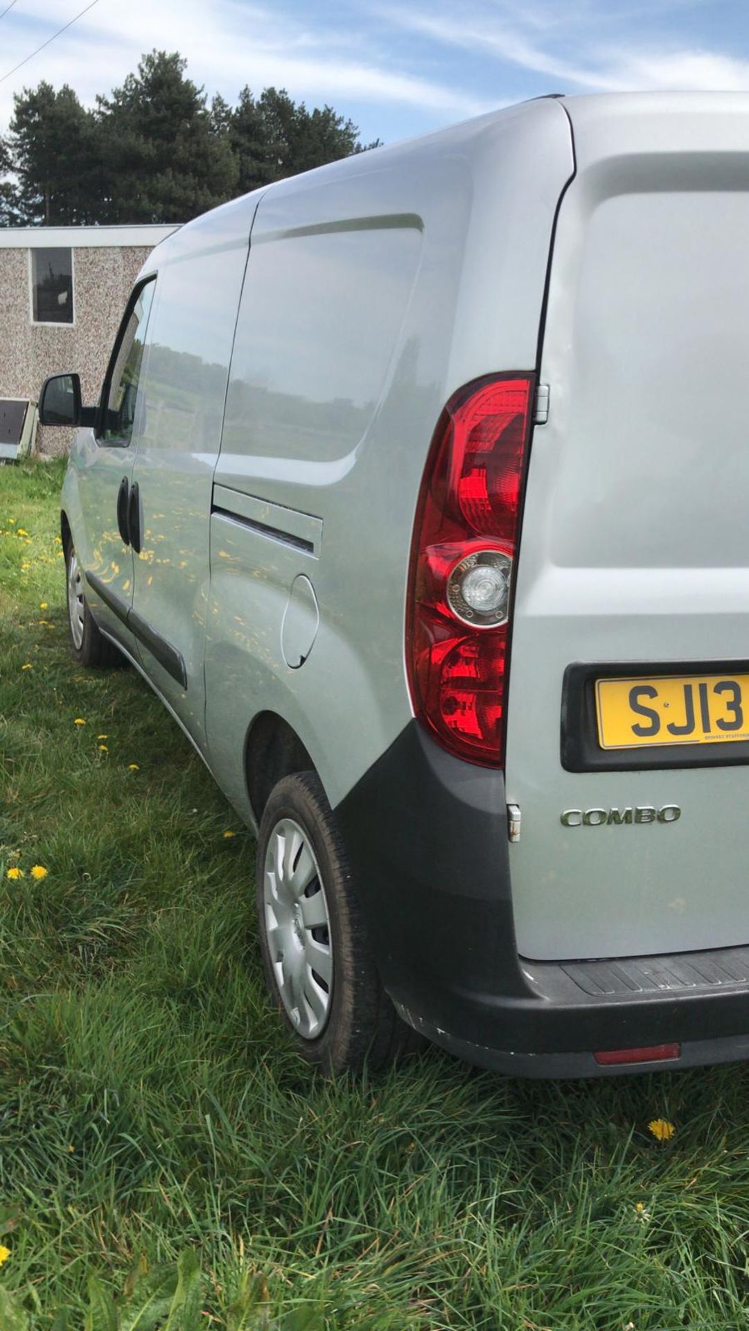 2013/13 REG VAUXHALL COMBO 2300 L2H1 CDTI 1.25 DIESEL SILVER PANEL VAN *NO VAT* - Image 4 of 12