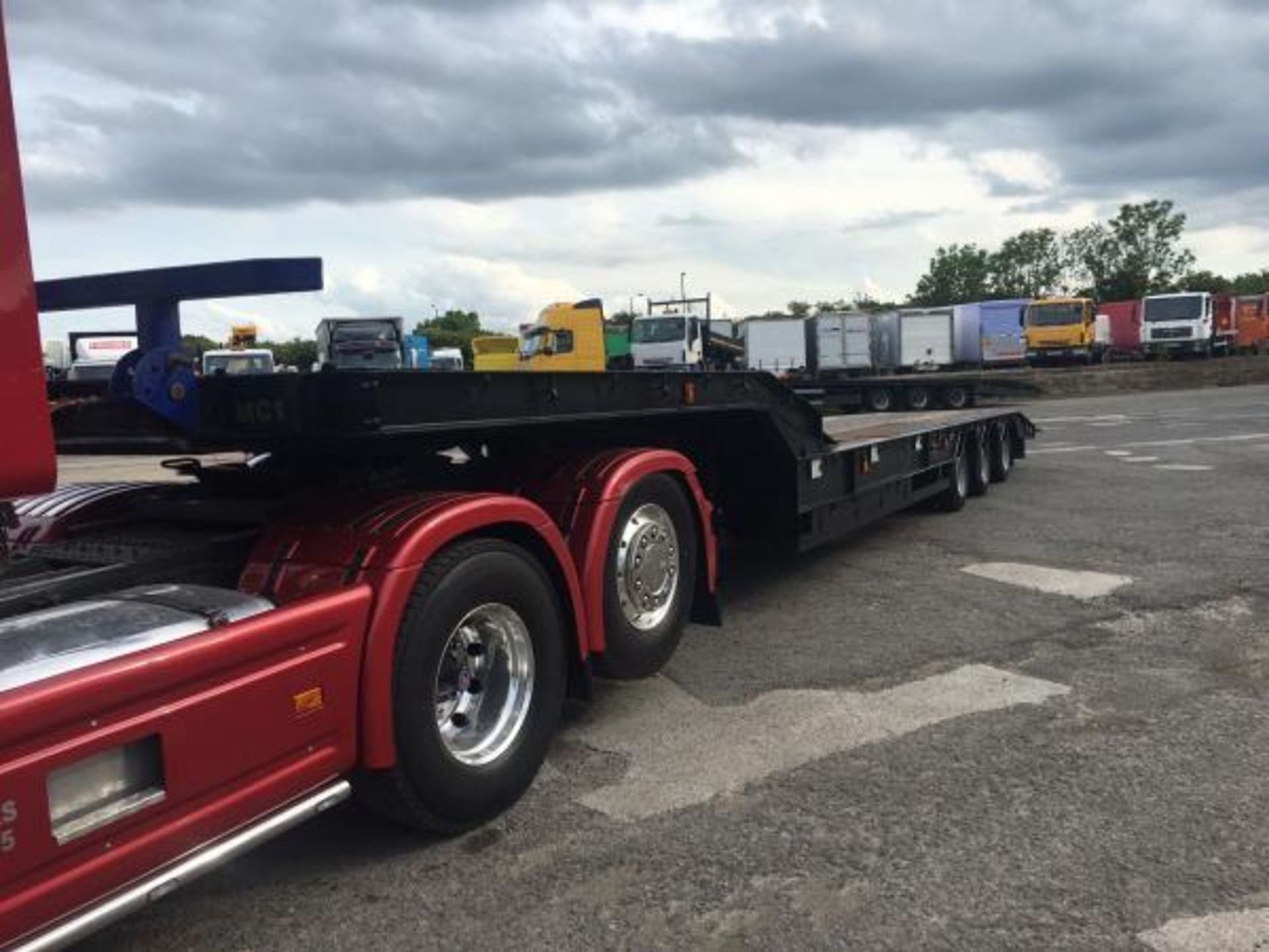 2004 CHIEFTAIN TRI AXLE LOW LOADER TRAILER, GOOD CONDITION, ALLOY RAMPS, AIR SUSPENSION *PLUS VAT* - Image 3 of 12