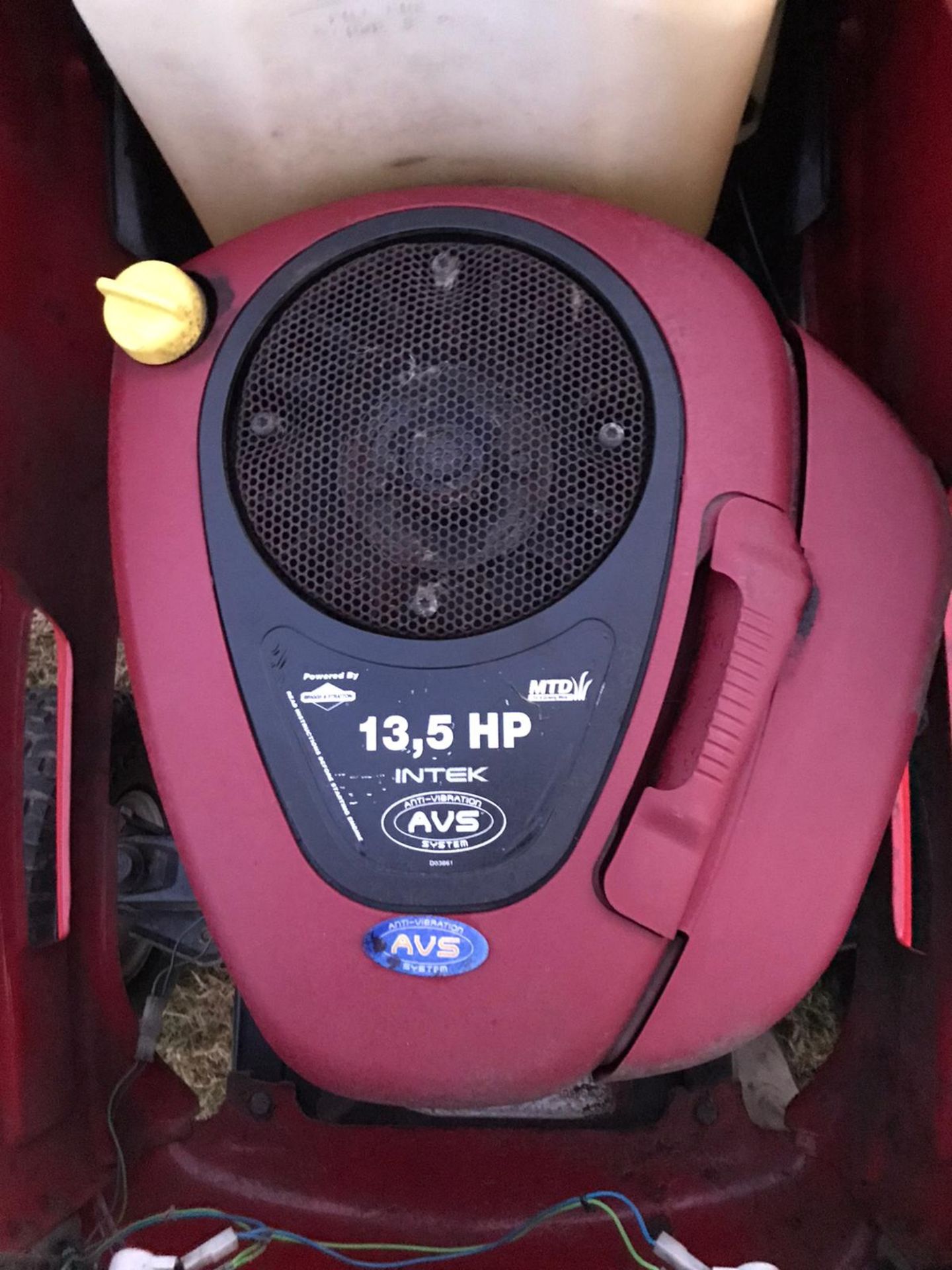 MTD RH135/105 B AUTODRIVE RIDE ON LAWN MOWER, 13.5 HP INTEK ENGINE *NO VAT* - Image 5 of 5