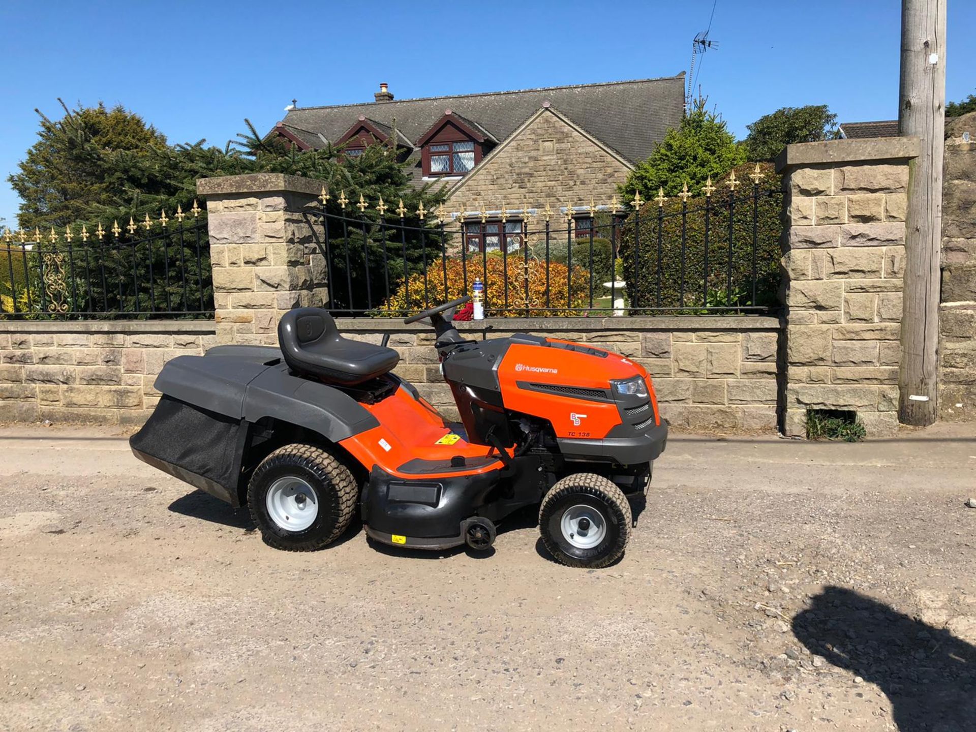 NEW / UNUSED HUSQVARNA TC138 RIDE ON LAWN MOWER *NO VAT*