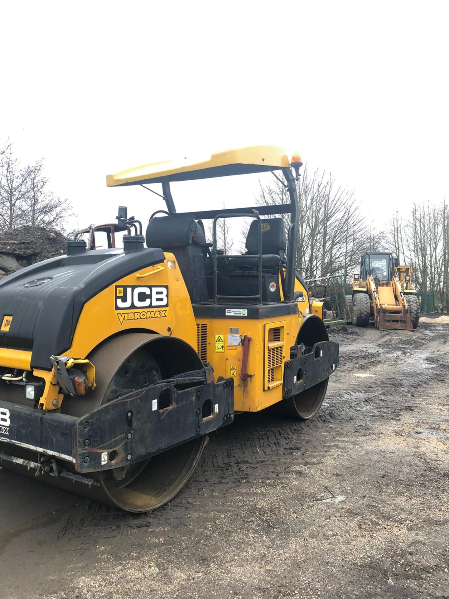 JCB VMT860 9 TON RIDE ON TWIN DRUM ROLLER, YEAR 2011, RUNS, WORKS AND VIBRATES *PLUS VAT* - Image 3 of 6